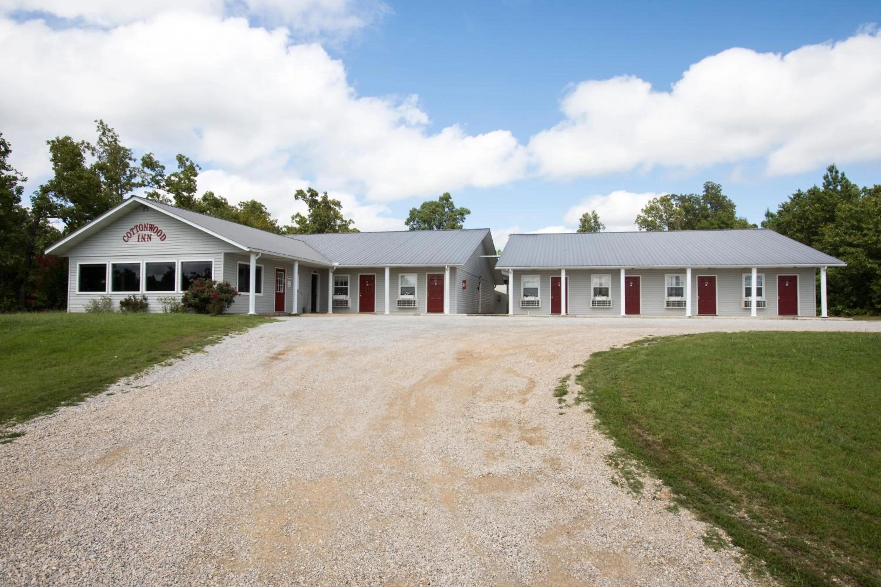 Property building in Cottonwood Inn