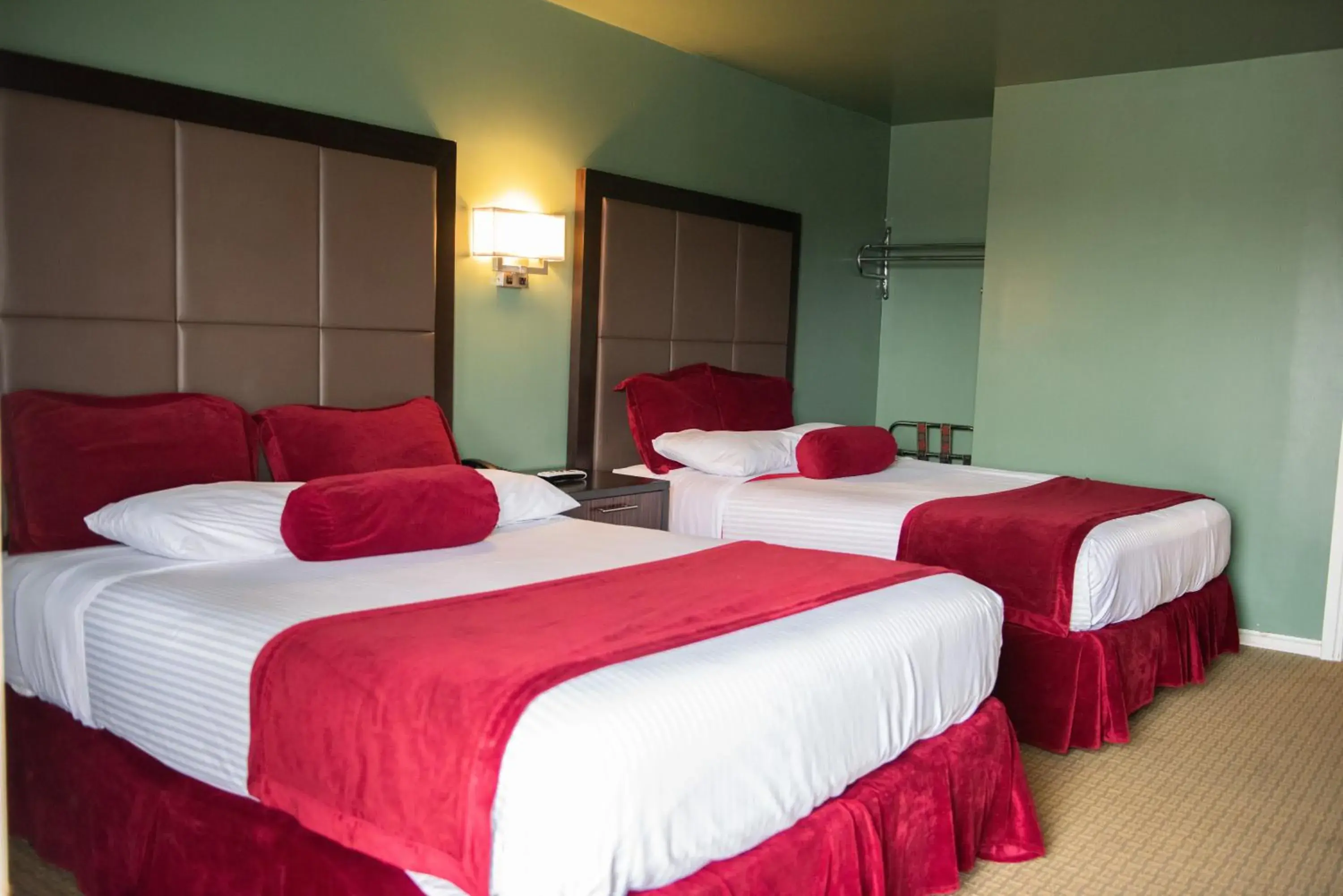 Queen Room - Disability Access in Cottonwood Inn Queen Room - Disability Access in Cottonwood Inn