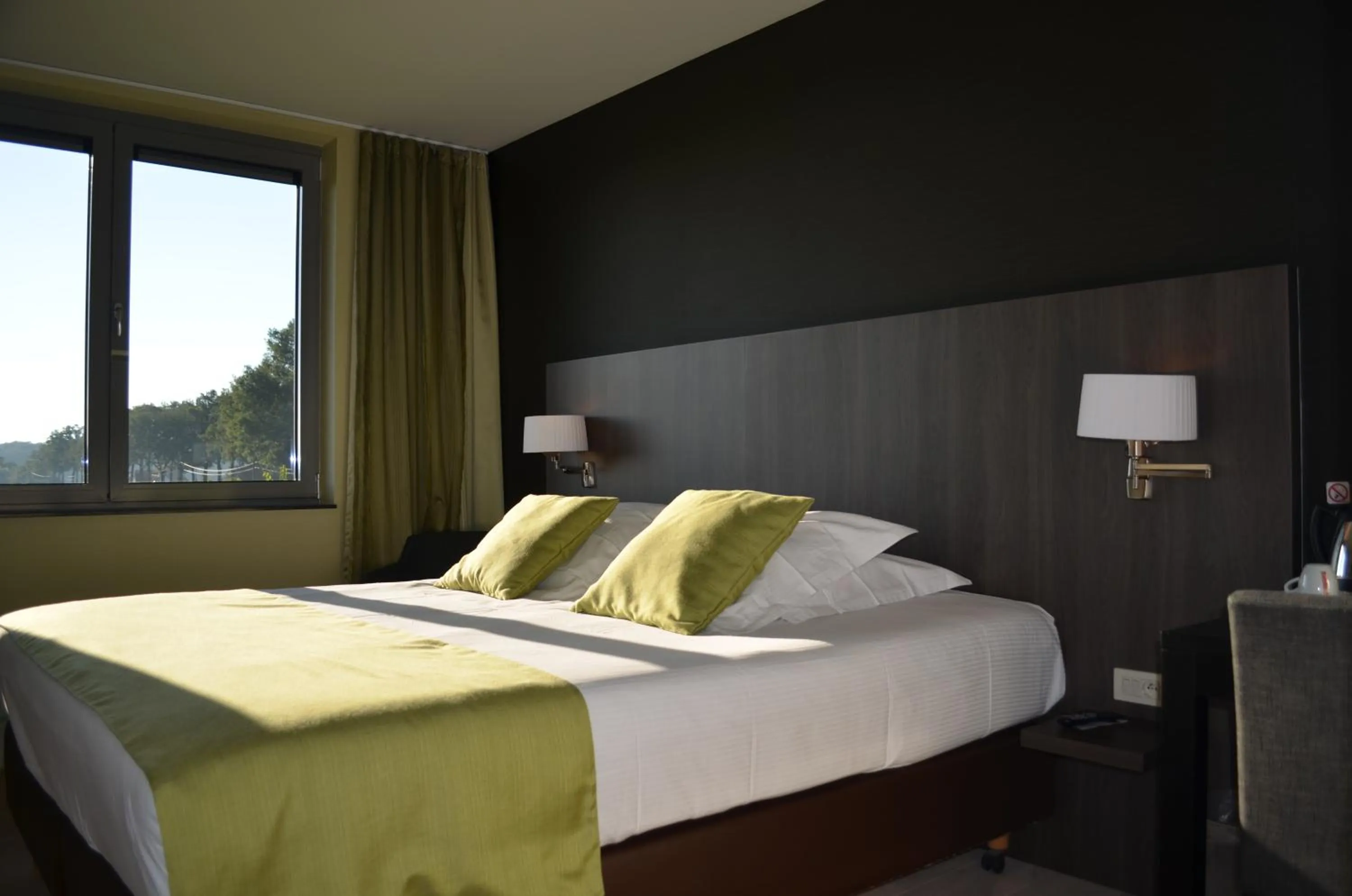 Bed in Cleythil Hotel