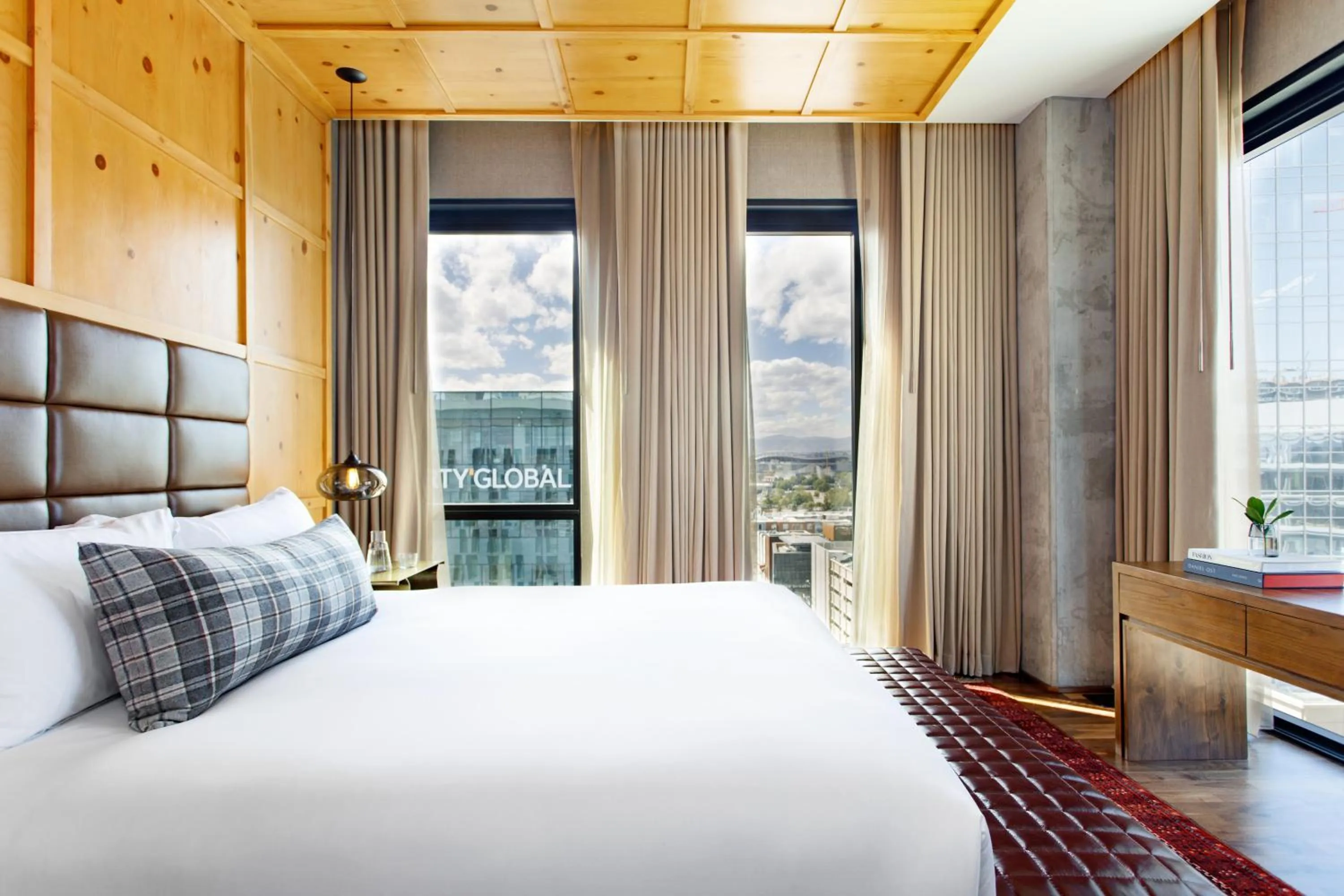 Photo of the whole room, Bed in Limelight Hotel Denver