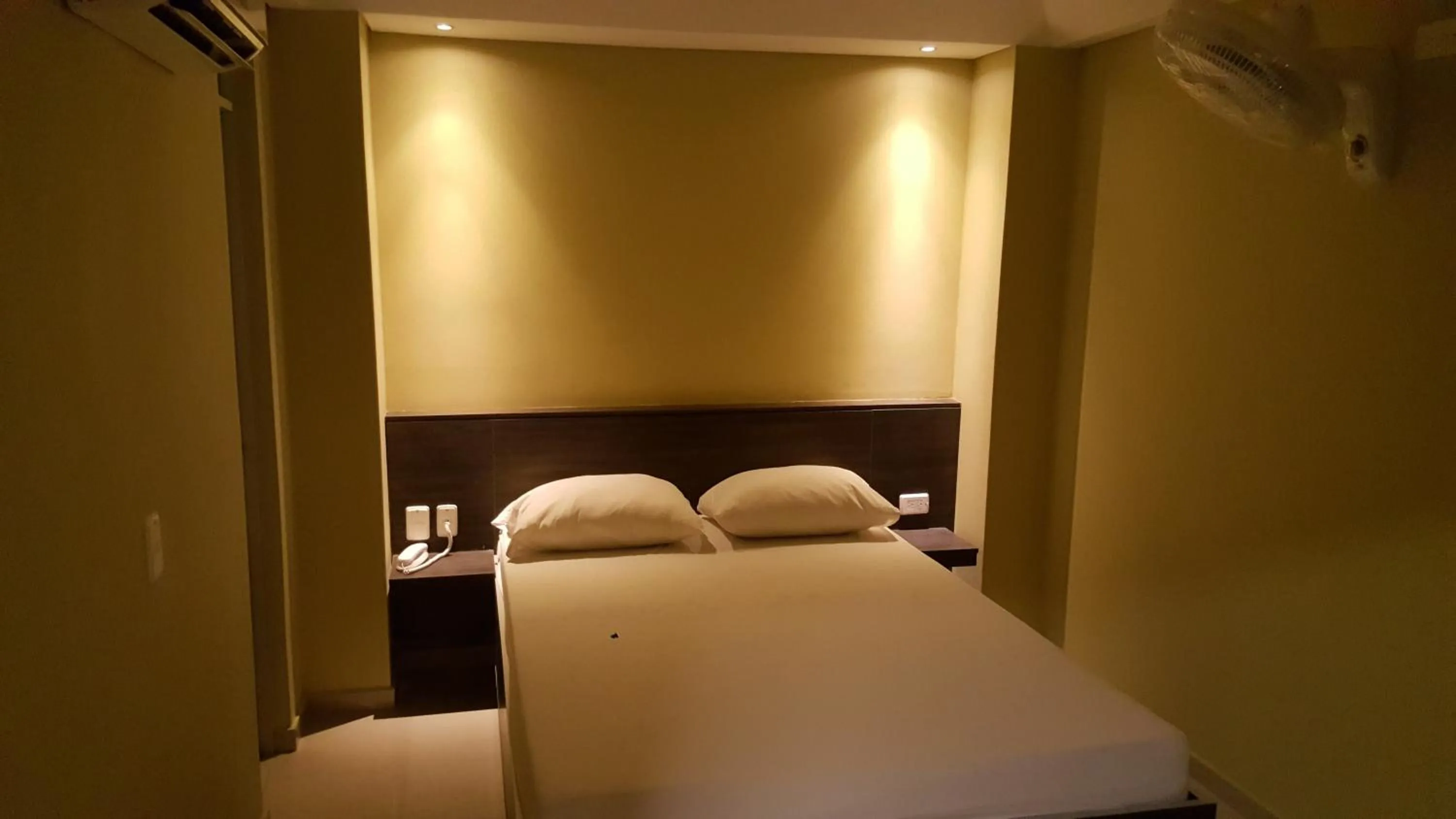 Bed in Hotel 56 Avenue Plaza