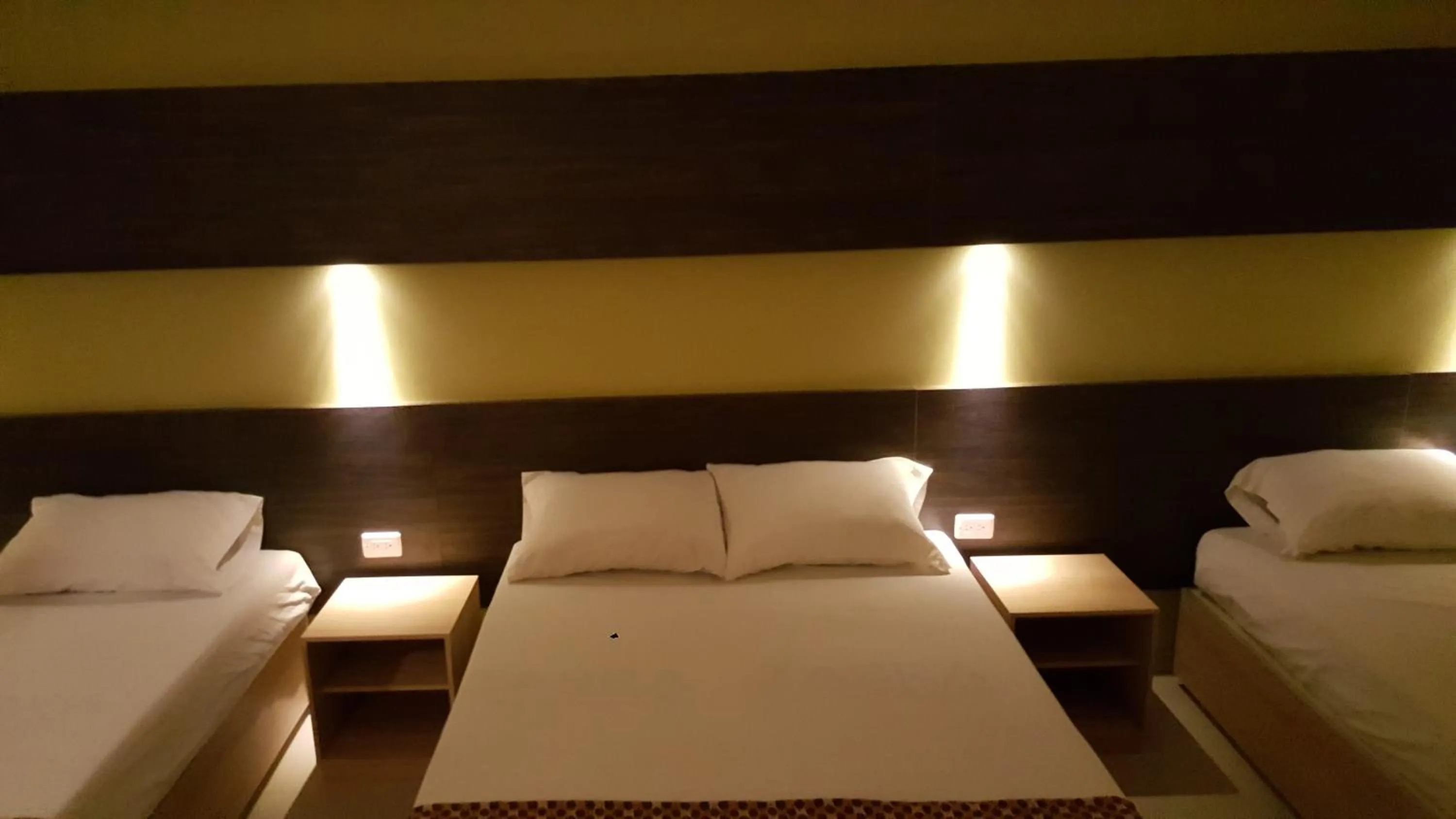 Bed in Hotel 56 Avenue Plaza