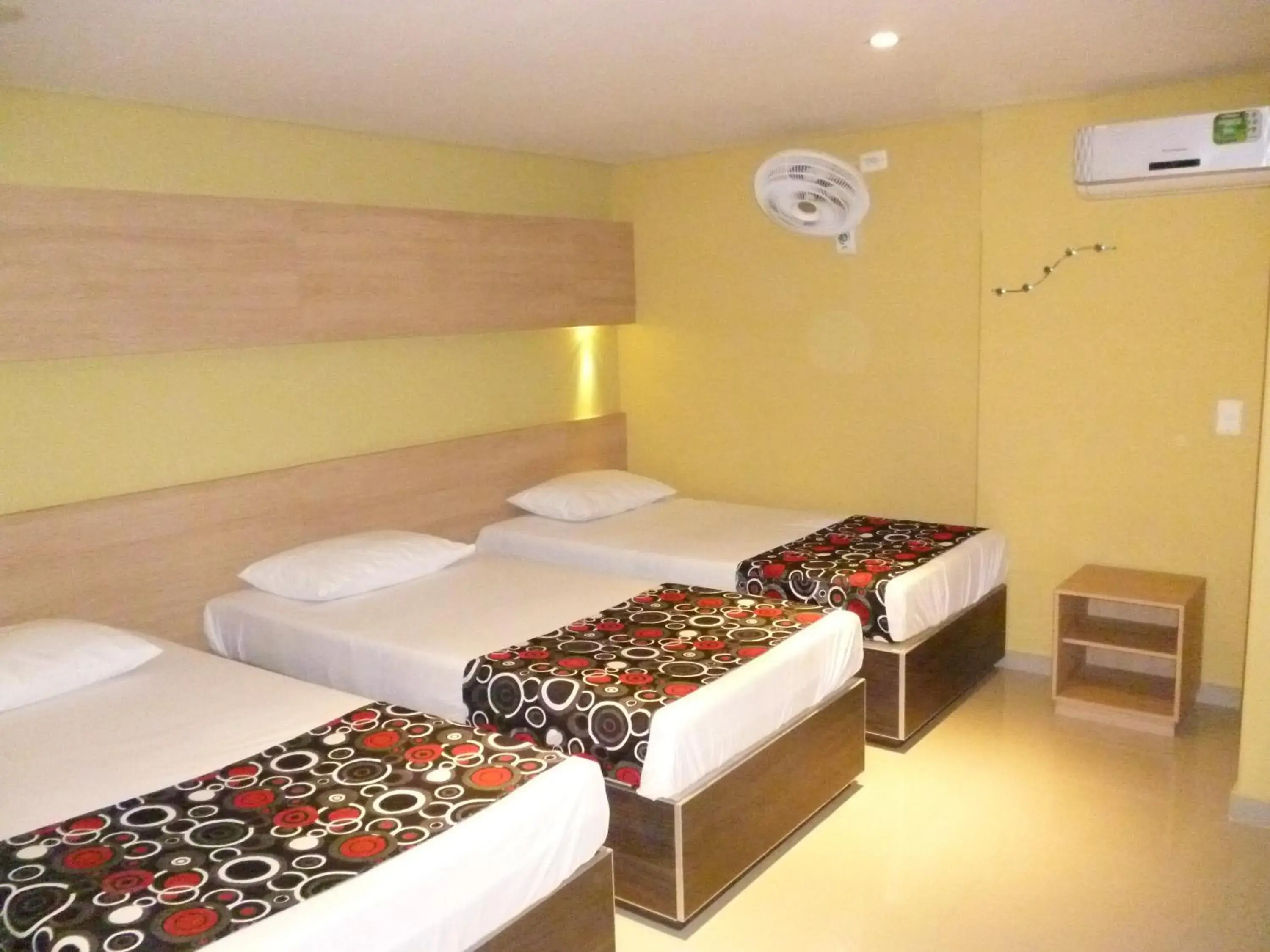 Comfort Triple Room in Hotel 56 Avenue Plaza Comfort Triple Room in Hotel 56 Avenue Plaza