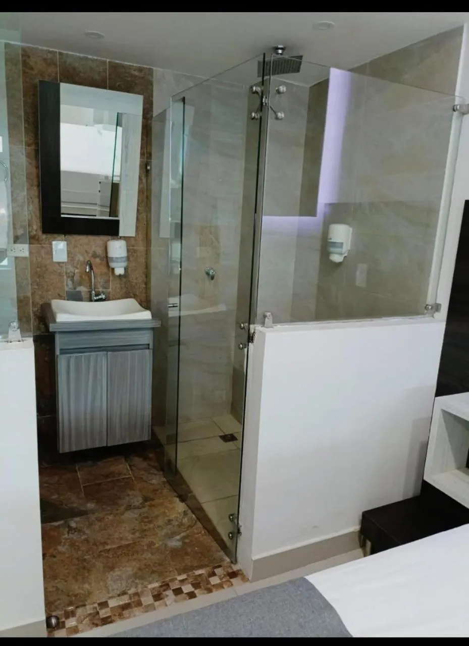 Bathroom in San Antonio Plaza