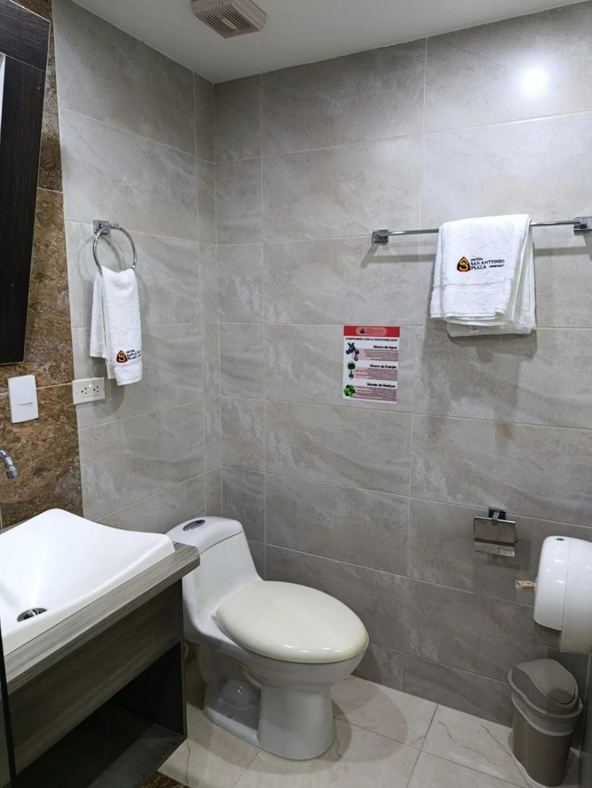 Bathroom in San Antonio Plaza