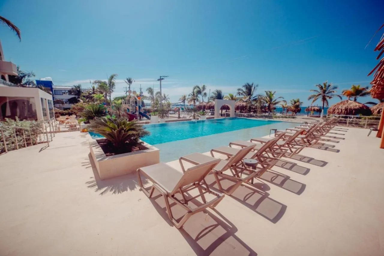 Pool view in Loa Tolú by Bernalo Hotels