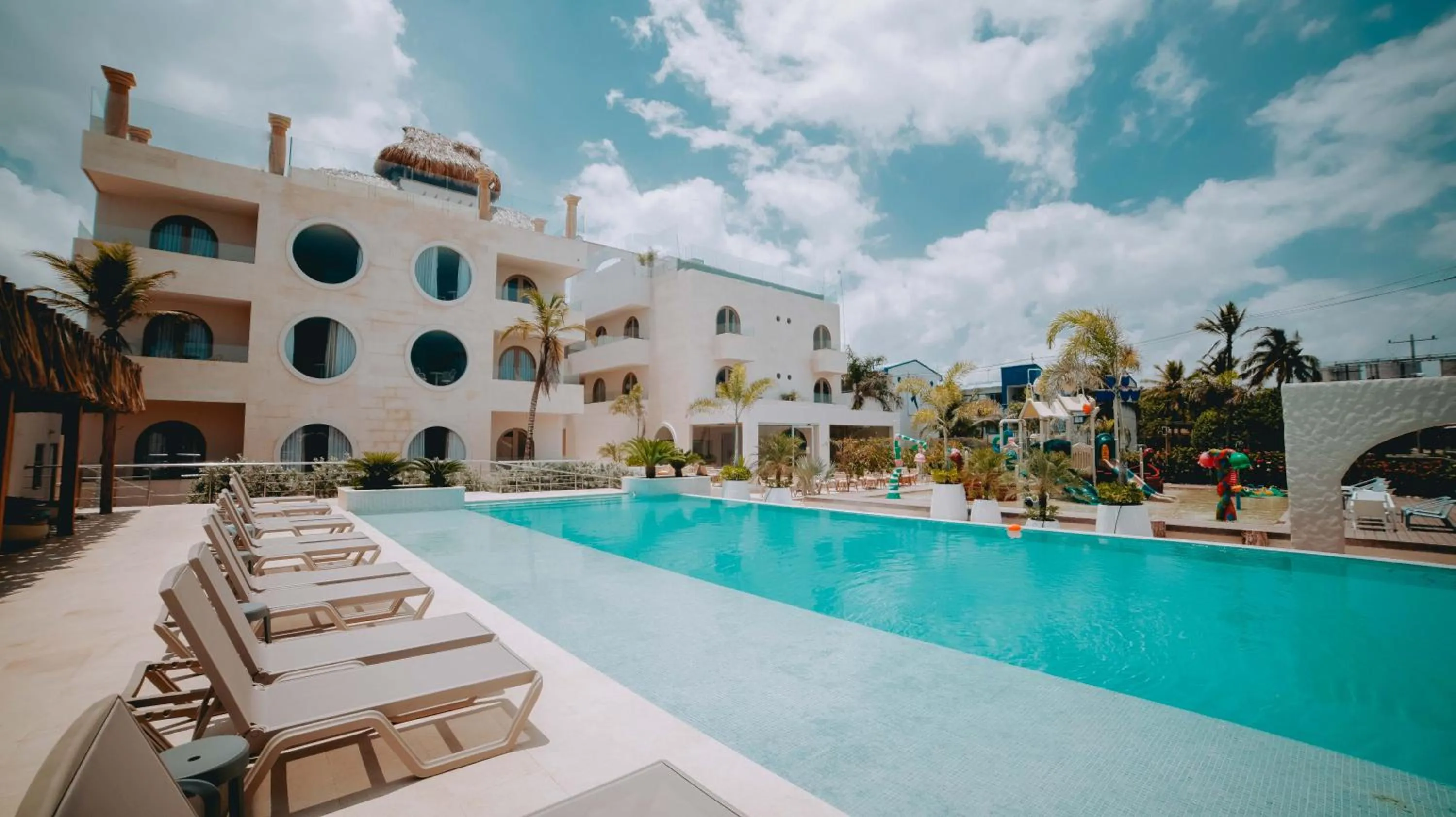 Property building in Loa Tolú by Bernalo Hotels