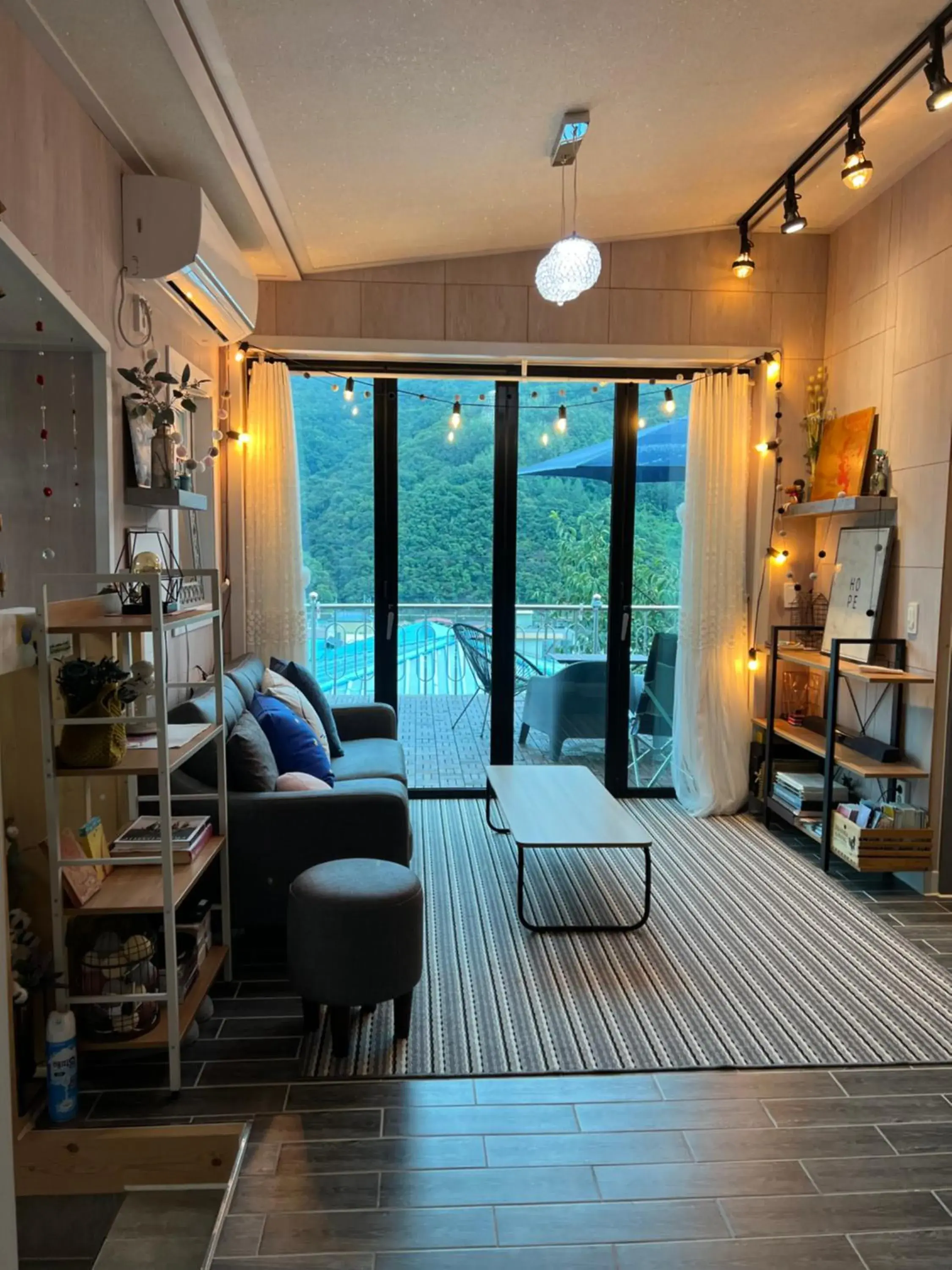 Us on Earth Guesthouse Us on Earth Guesthouse