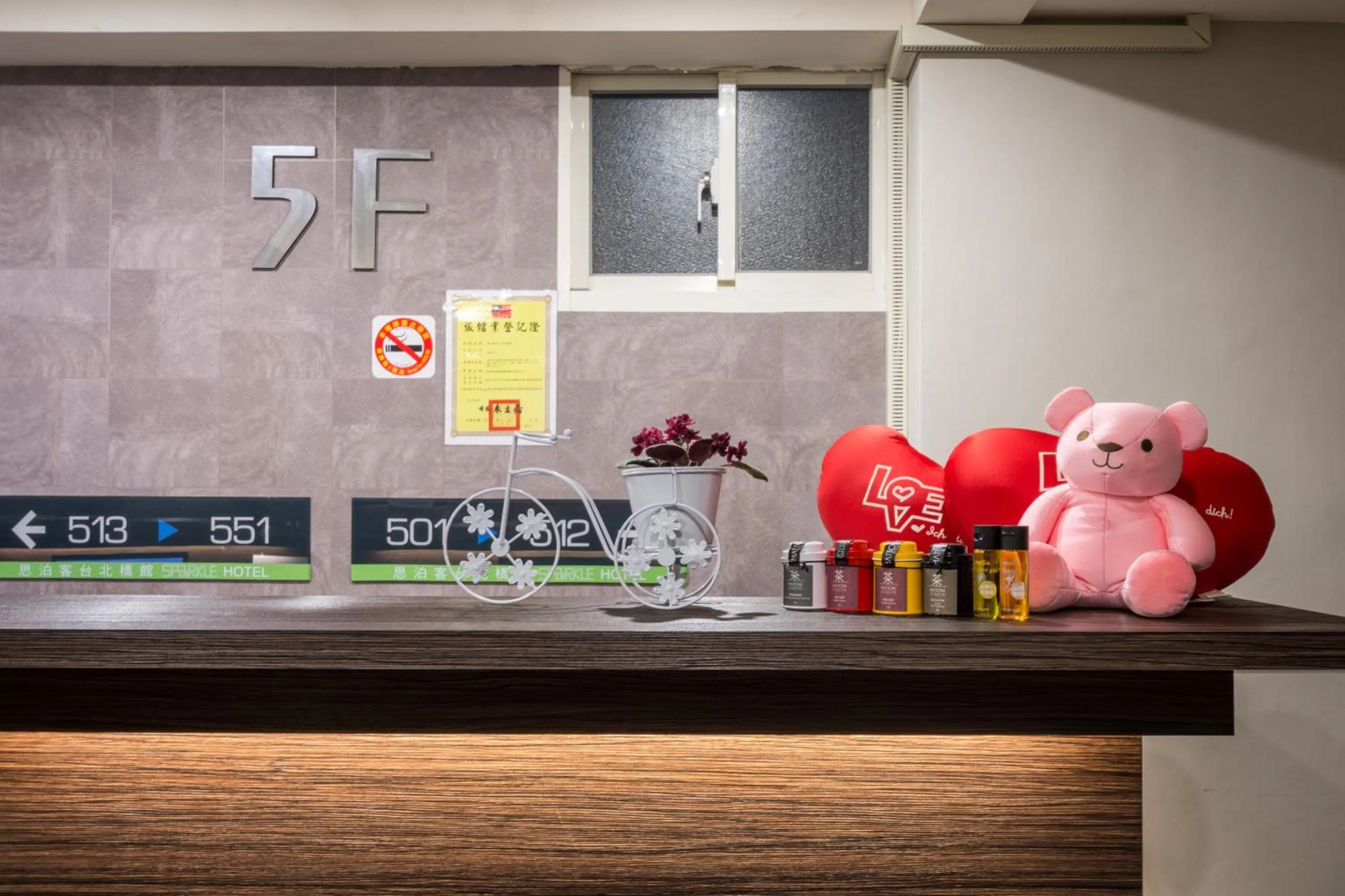 Lobby or reception in 慶城商旅Urbanone Hotel