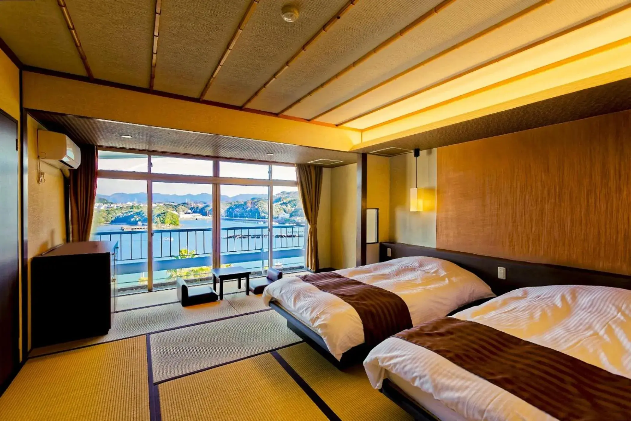 Standard Twin Room in Ooedo Onsen Monogatari Premium Shirahama Saichoraku Standard Twin Room in Ooedo Onsen Monogatari Premium Shirahama Saichoraku