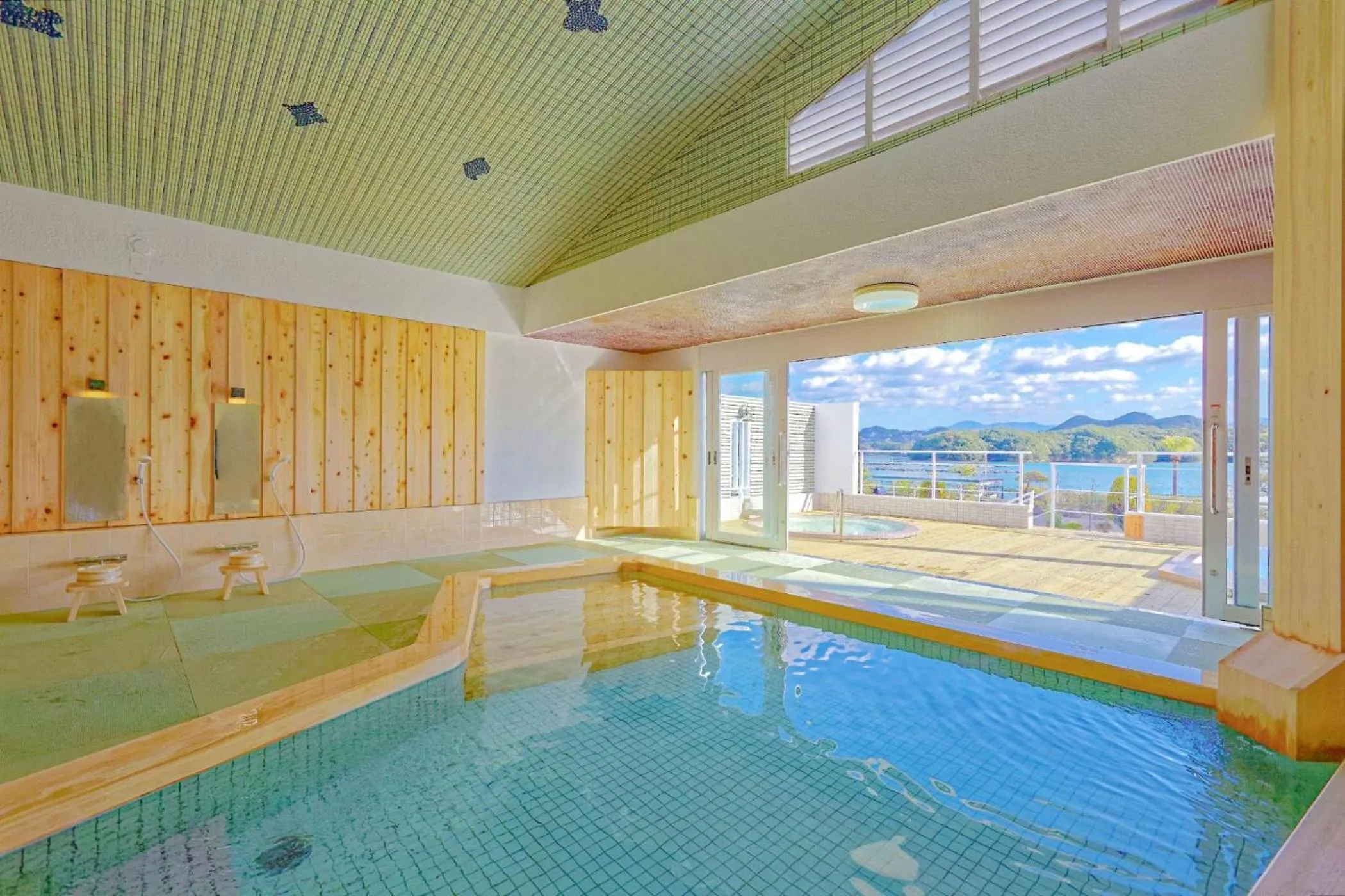 Hot Spring Bath in Ooedo Onsen Monogatari Premium Shirahama Saichoraku