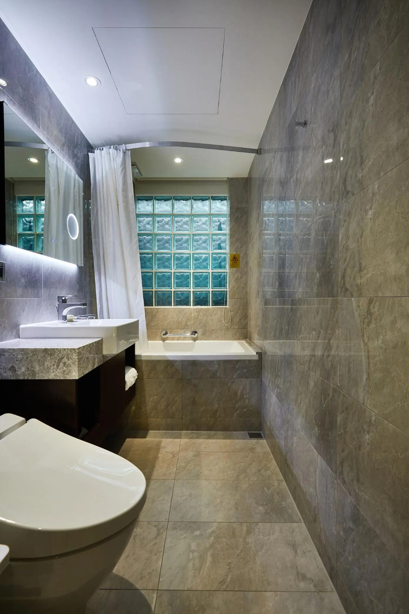 Toilet in K Hotel Tianjin