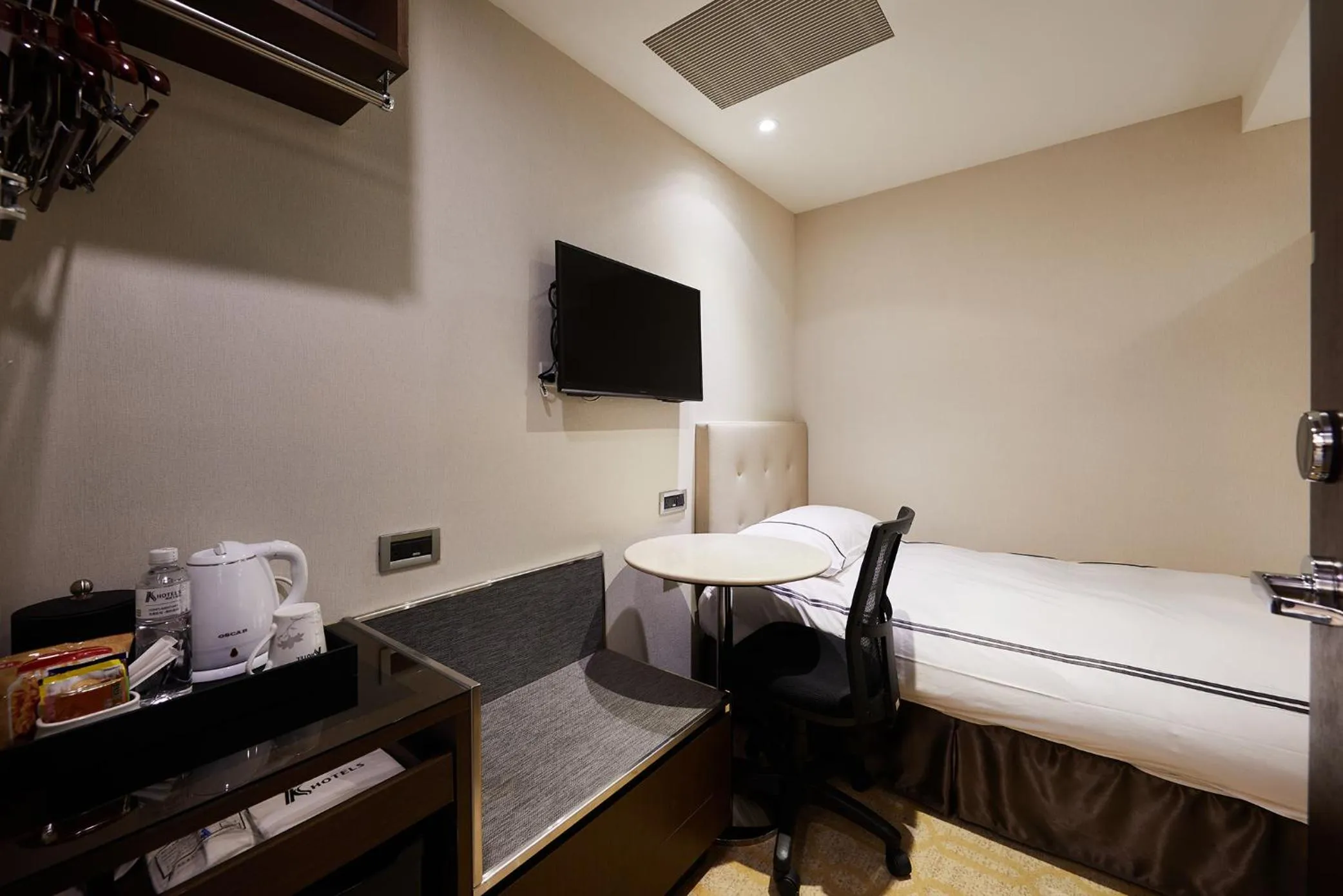 Photo of the whole room, Bed in K Hotel Tianjin