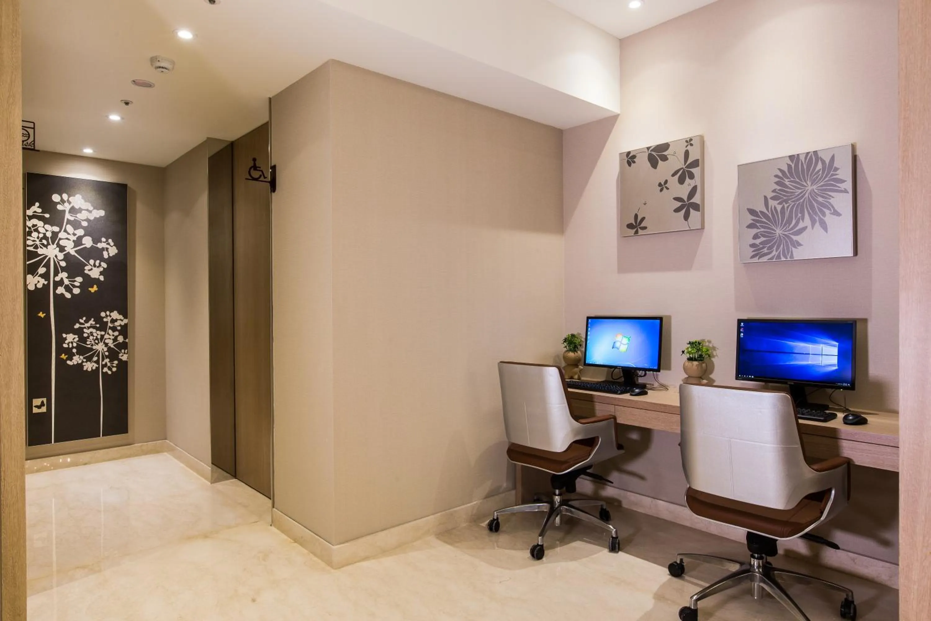 Business facilities in K Hotel Tianjin