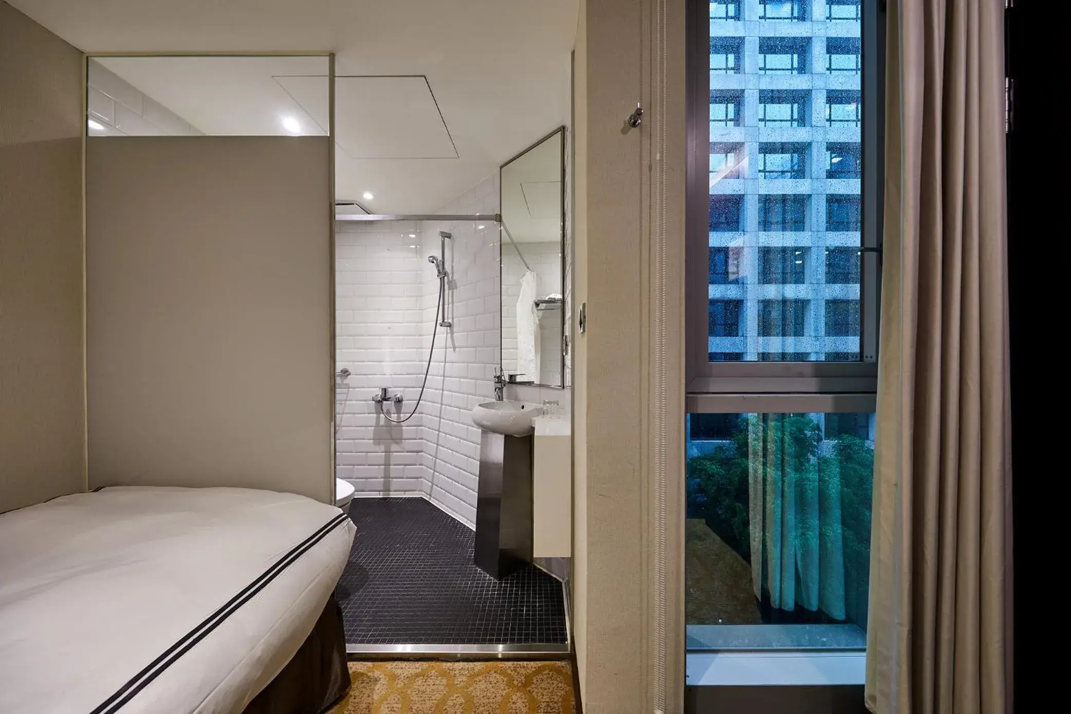 Single Room with Shower in K Hotel Tianjin Single Room with Shower in K Hotel Tianjin