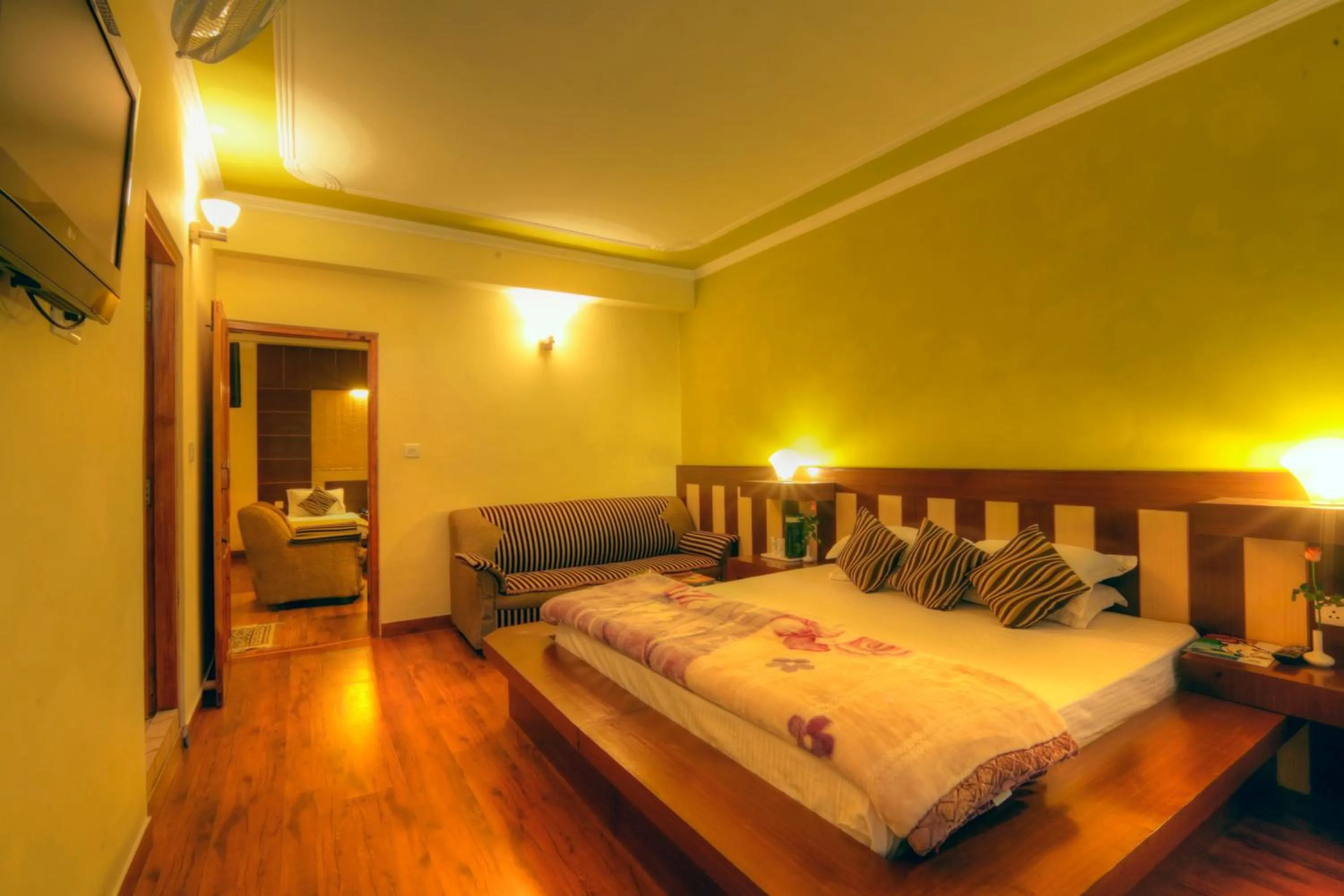 Bed in Hotel Glacier Resort