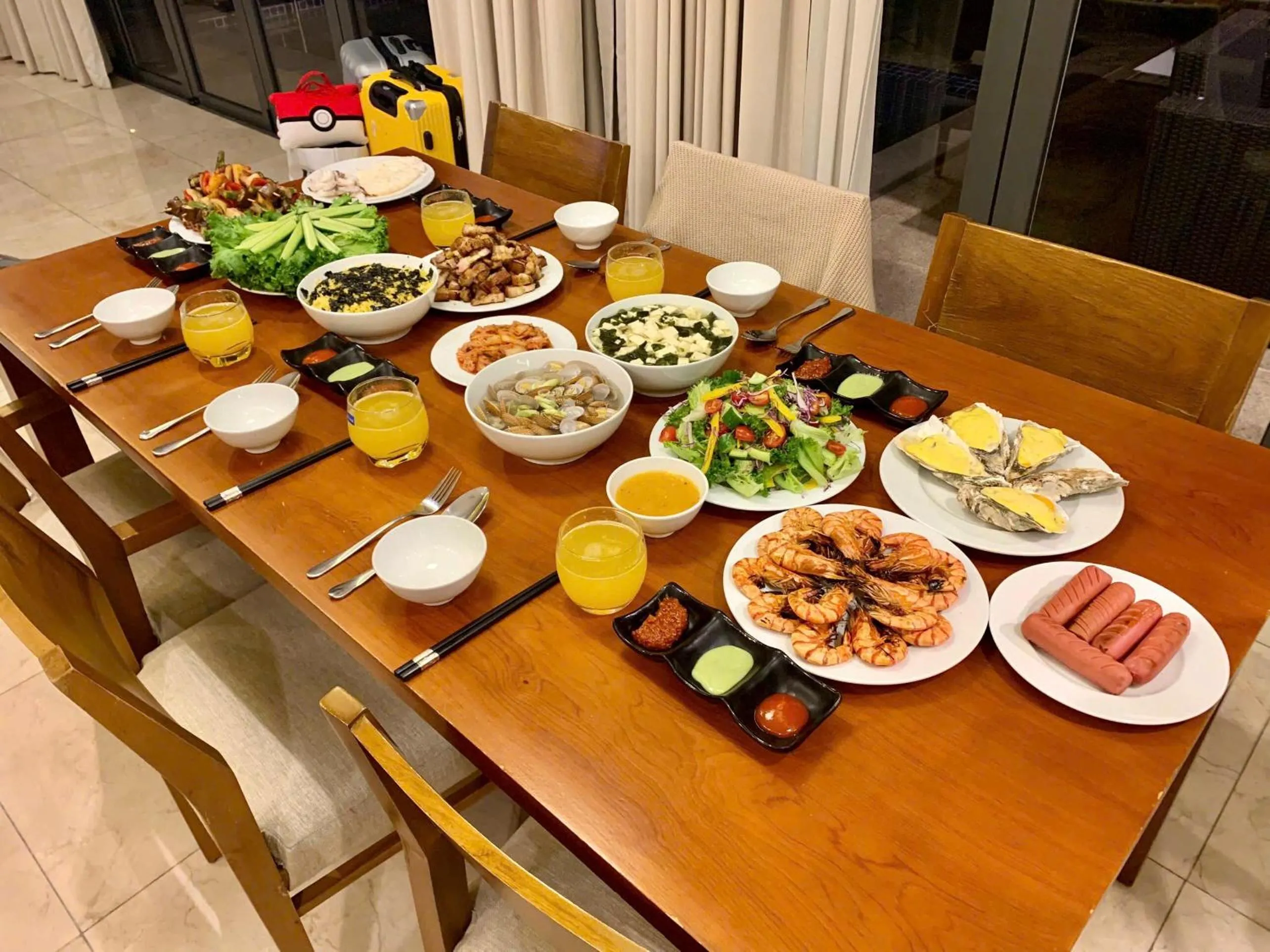 Food and drinks in Luxury Dana Beach Resort & Spa