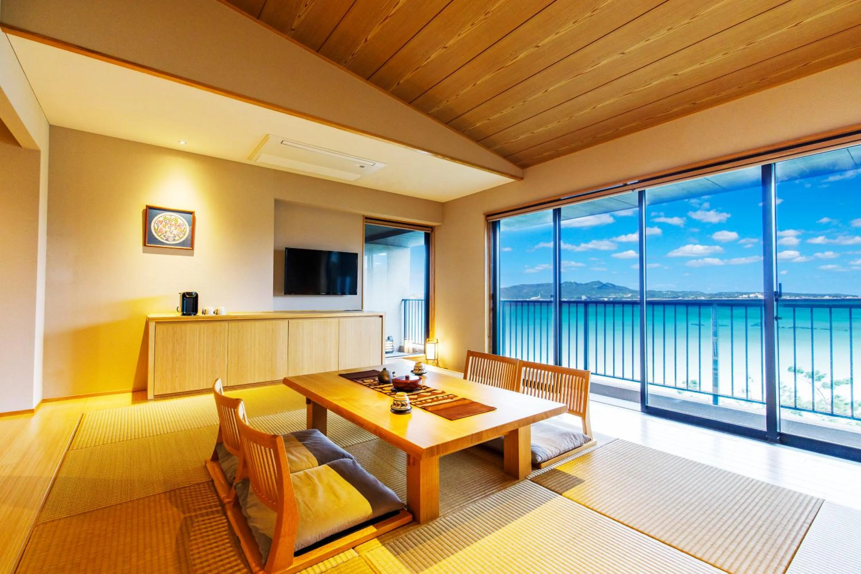Photo of the whole room in Umino Ryotei Okinawa Nakamasou