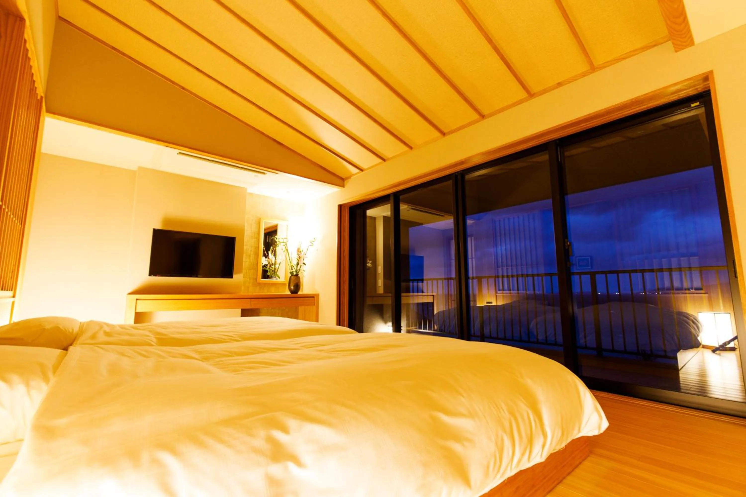 Photo of the whole room, Bed in Umino Ryotei Okinawa Nakamasou