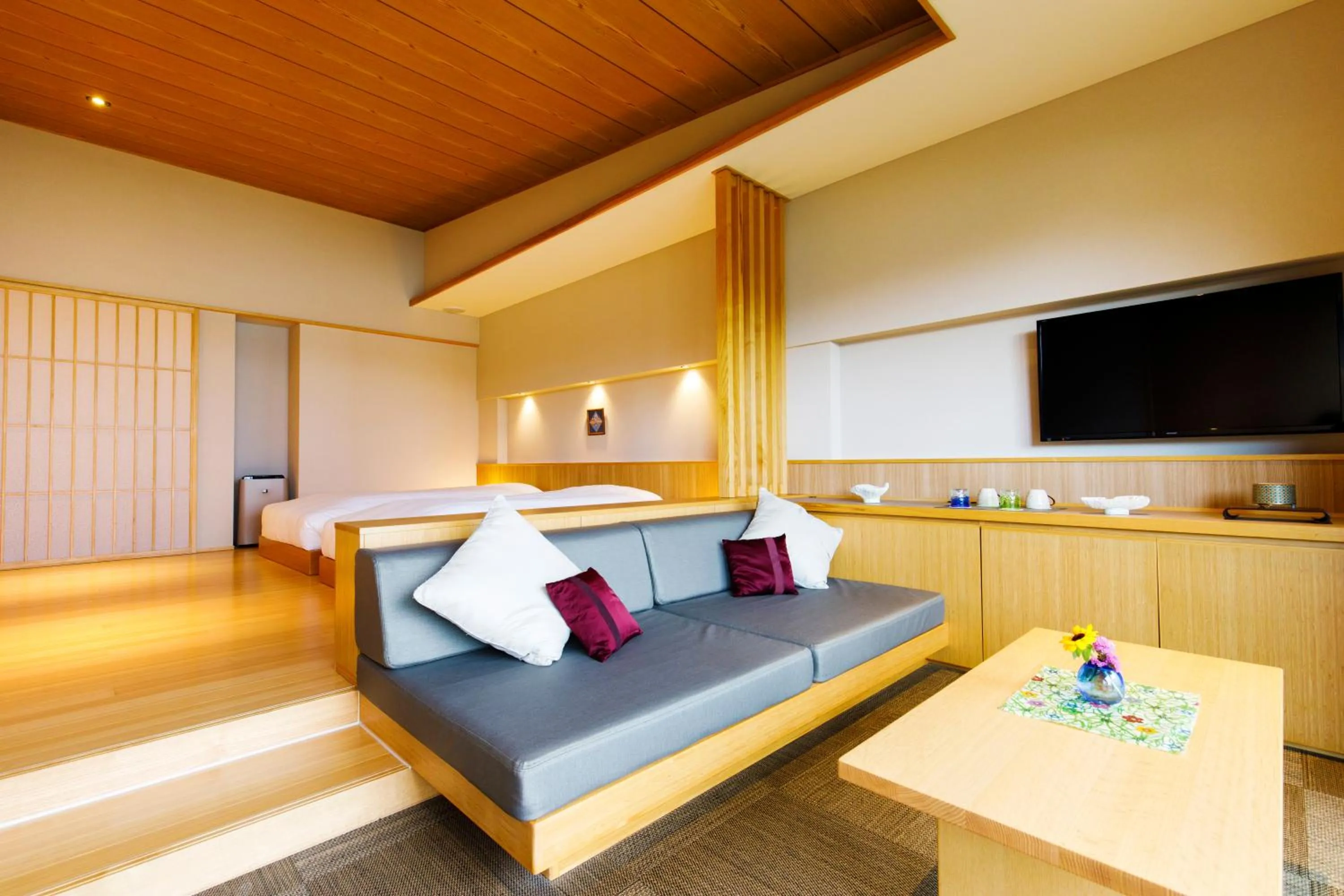 Photo of the whole room, Bed in Umino Ryotei Okinawa Nakamasou