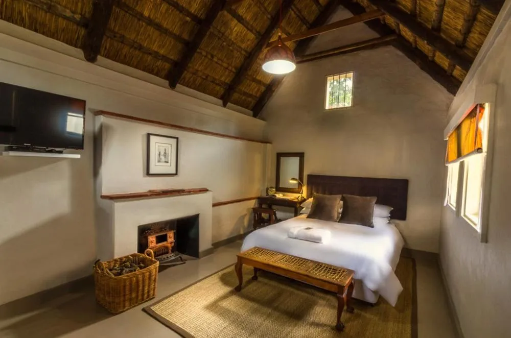 Bed in Pierneef's Kraal