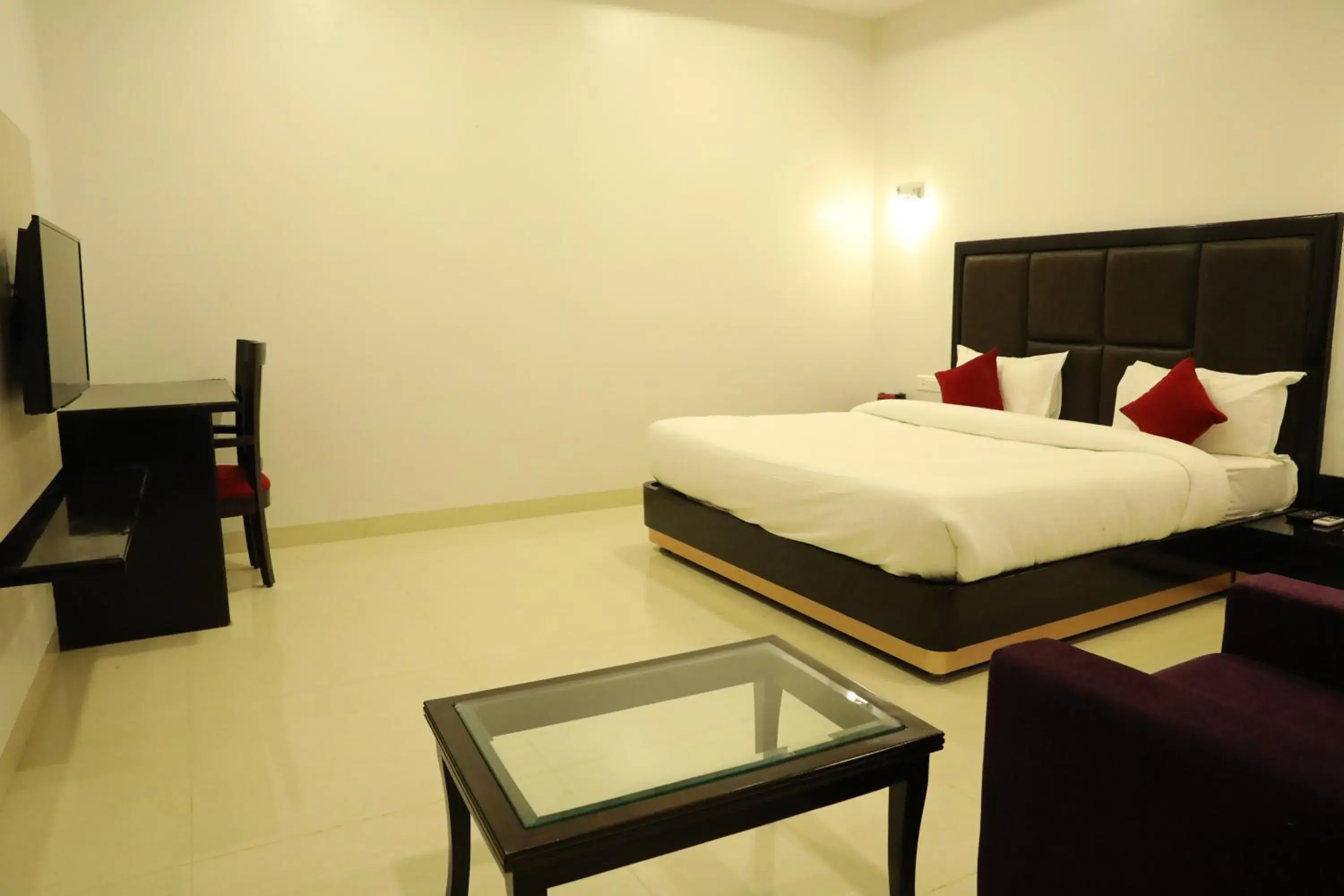 Photo of the whole room, Bed in Chandra Grand Photo of the whole room, Bed in Chandra Grand