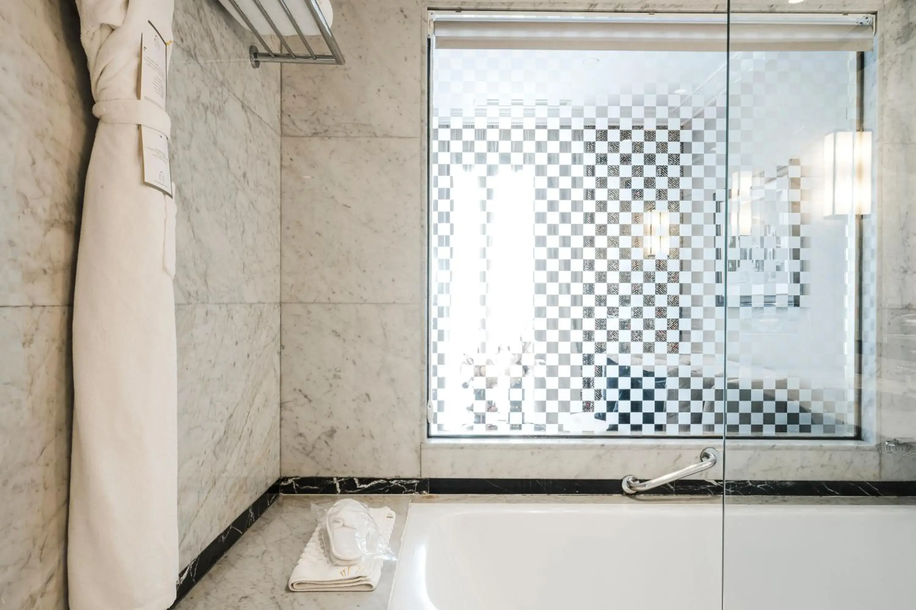 Shower, Bathroom in Le Casablanca Hotel