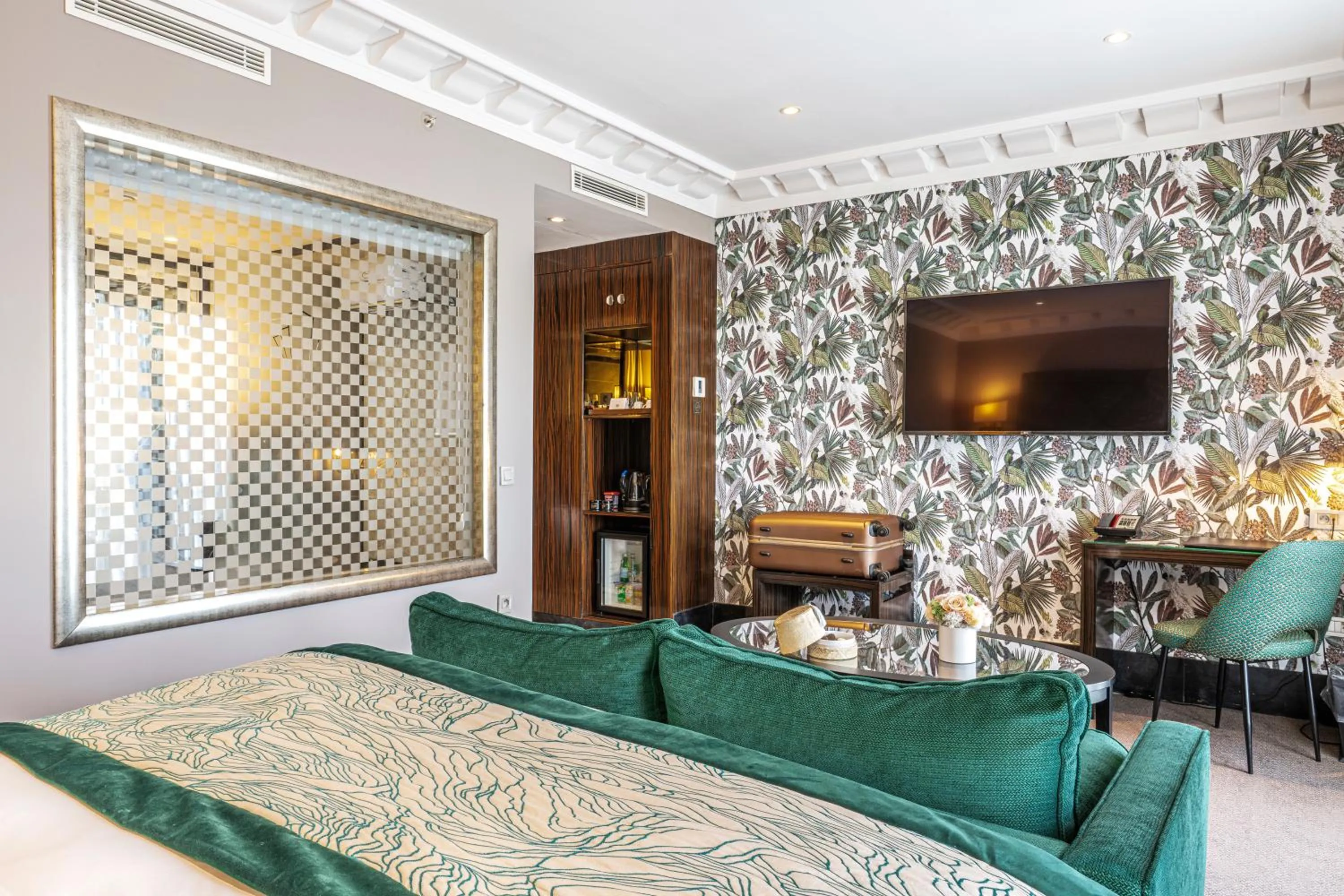 TV and multimedia, Bed in Le Casablanca Hotel