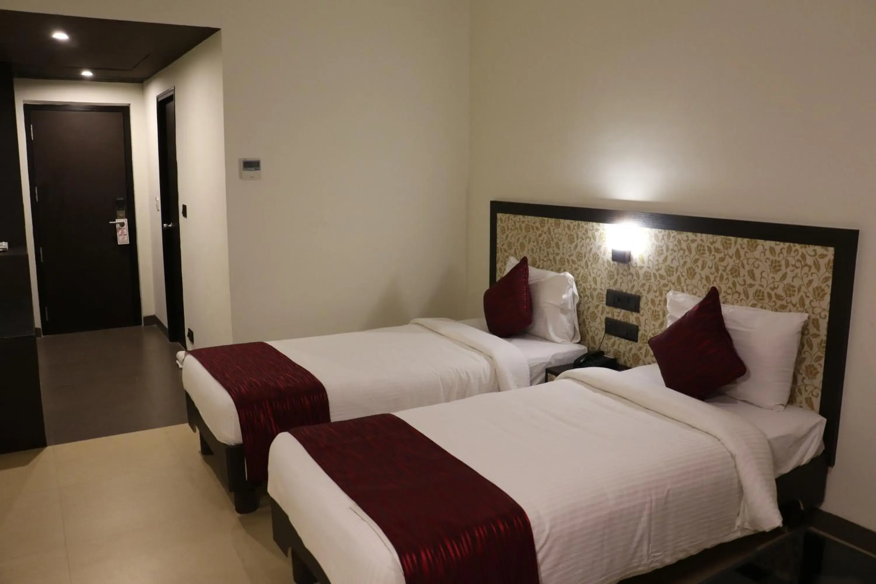 Photo of the whole room, Bed in DsrMadhanamInn Photo of the whole room, Bed in DsrMadhanamInn