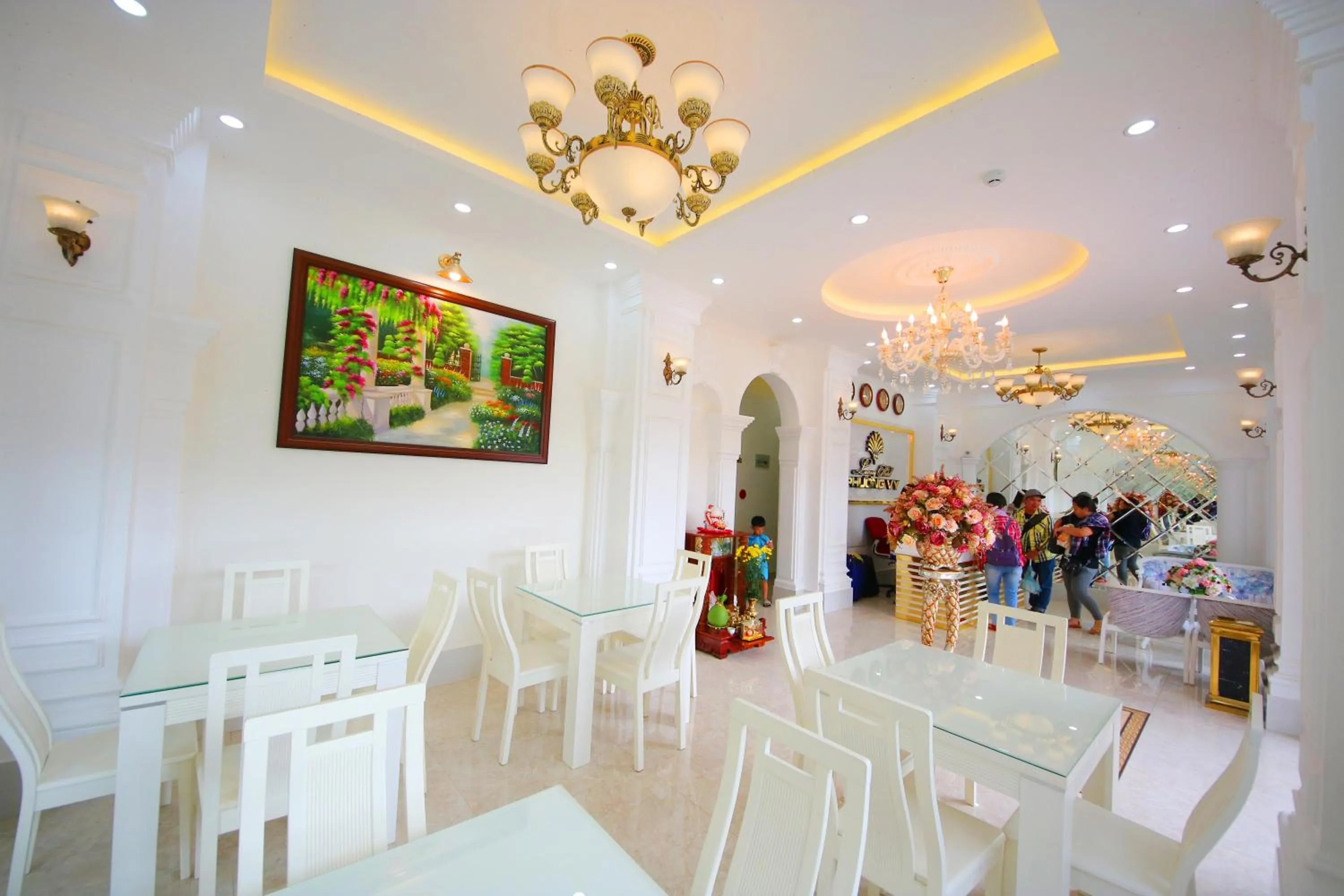 Restaurant/places to eat in Phuong Vy Luxury Hotel