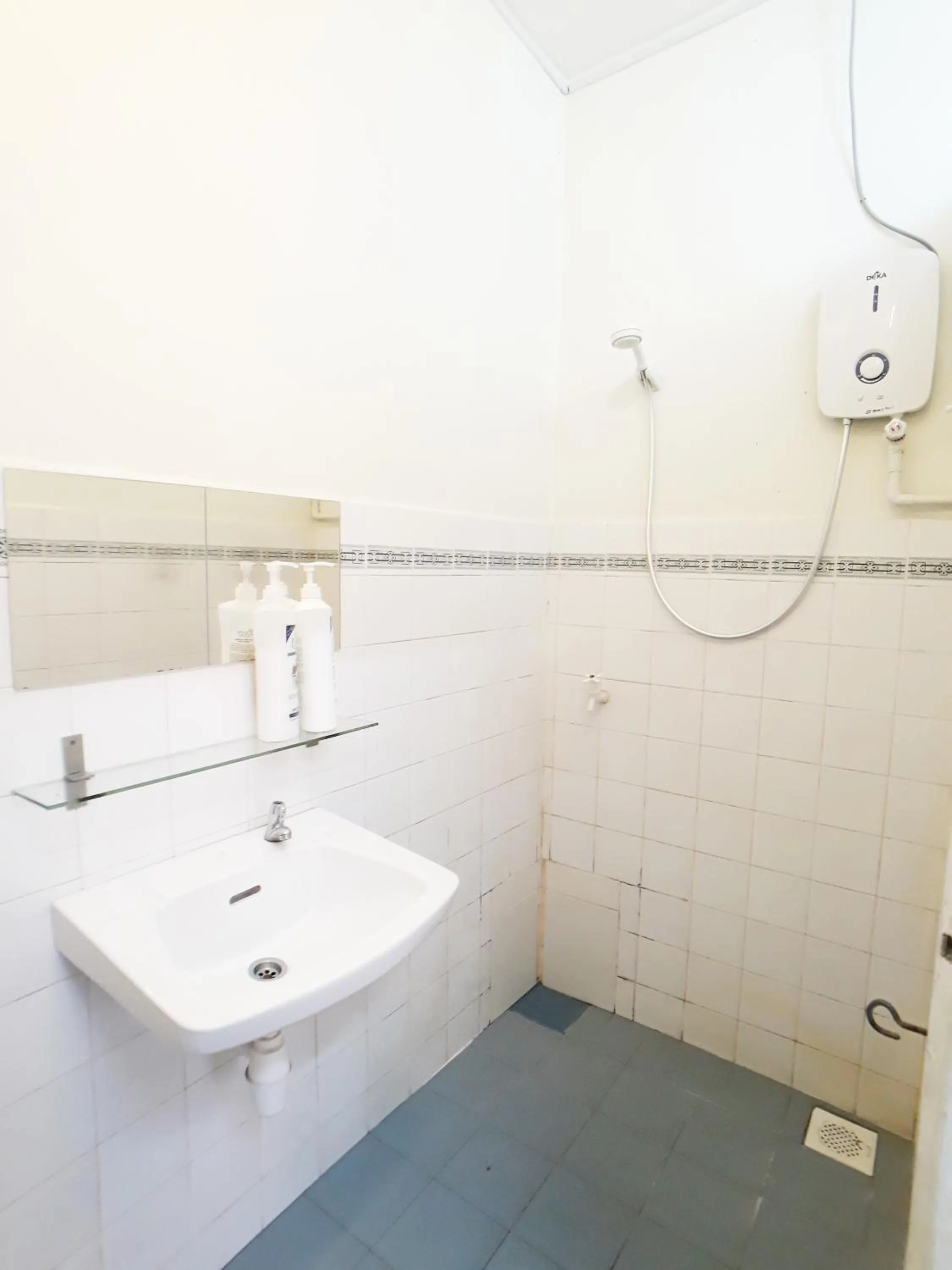 Shower in JJ Melaka Holiday home