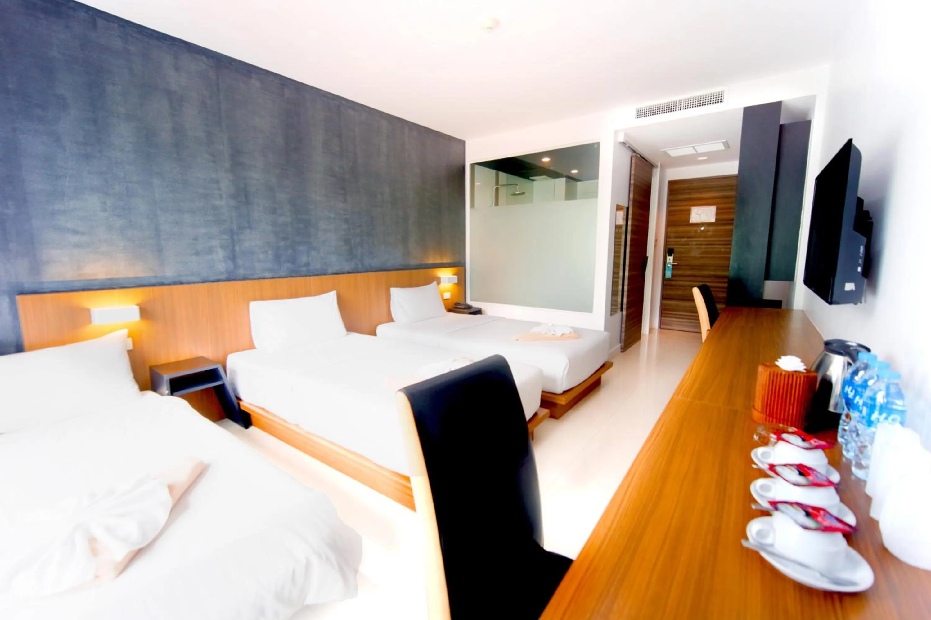 Photo of the whole room, Bed in Phoenix Grand Patong