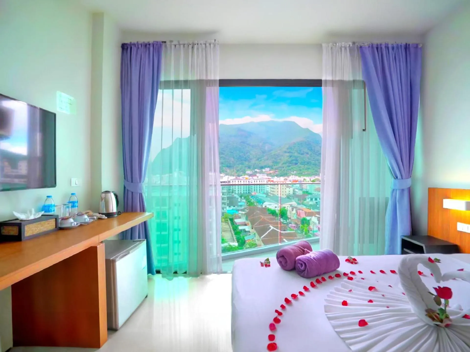 View (from property/room), Bed in Phoenix Grand Patong