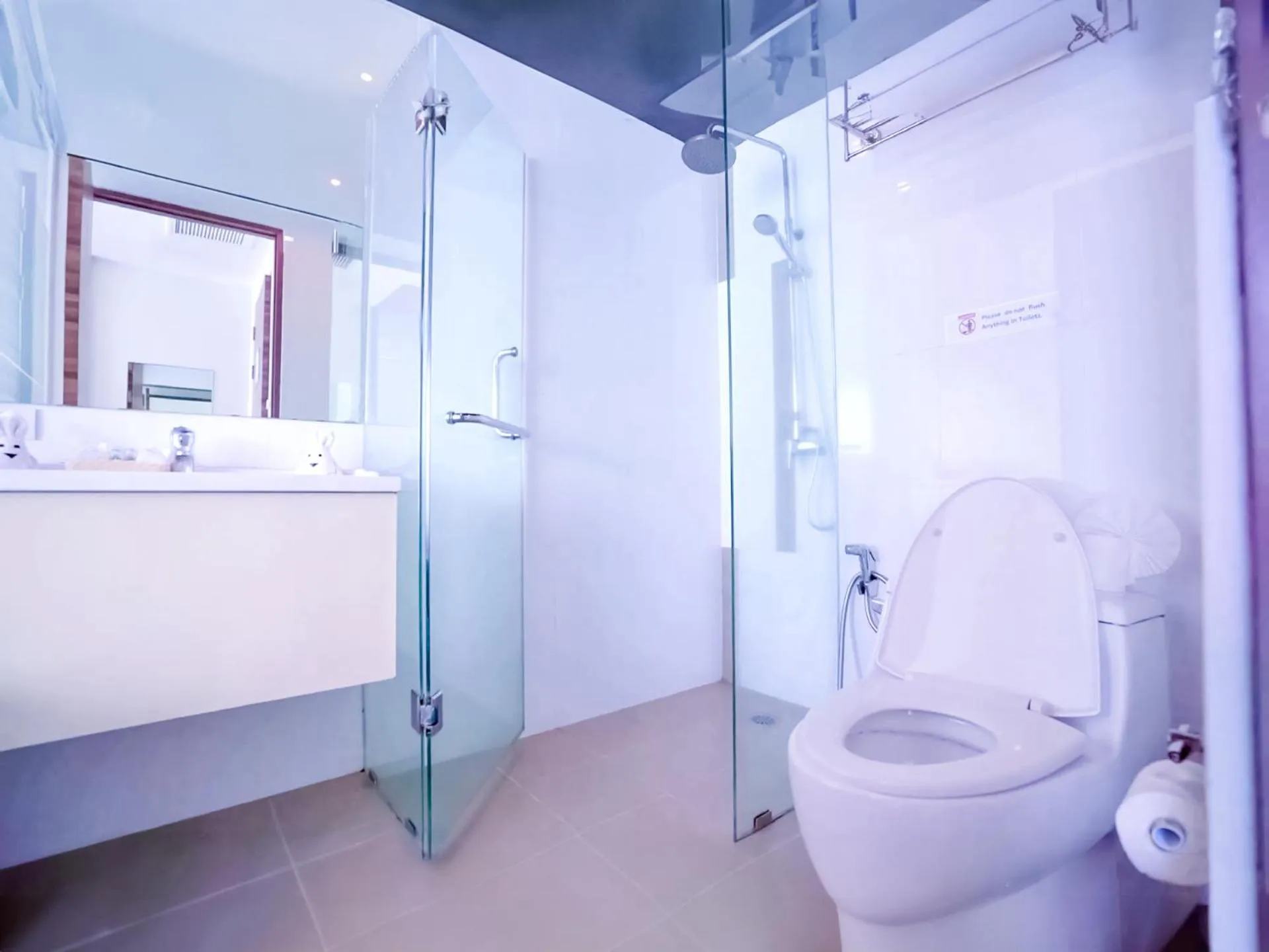 Toilet in Phoenix Grand Patong