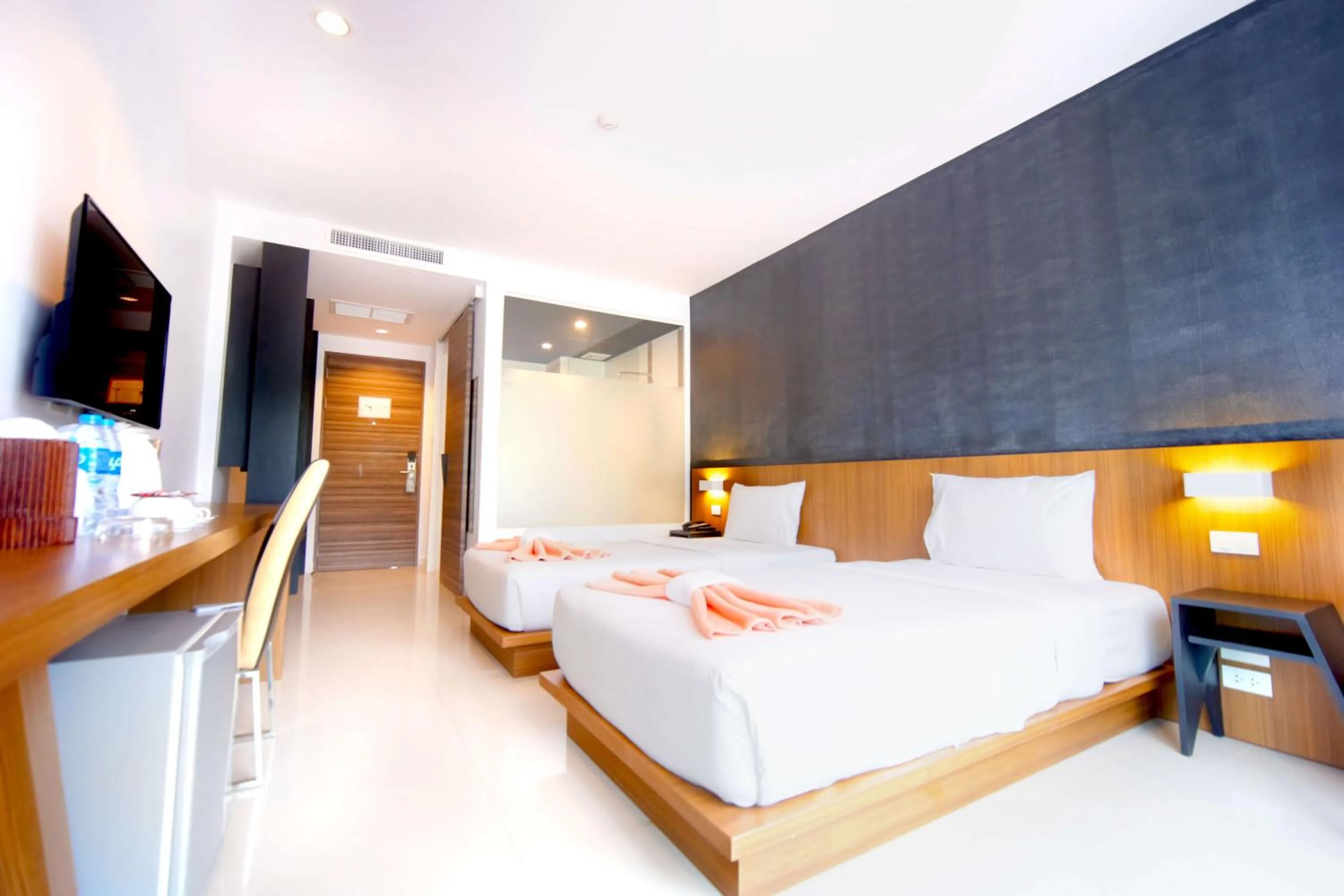 Photo of the whole room, Bed in Phoenix Grand Patong