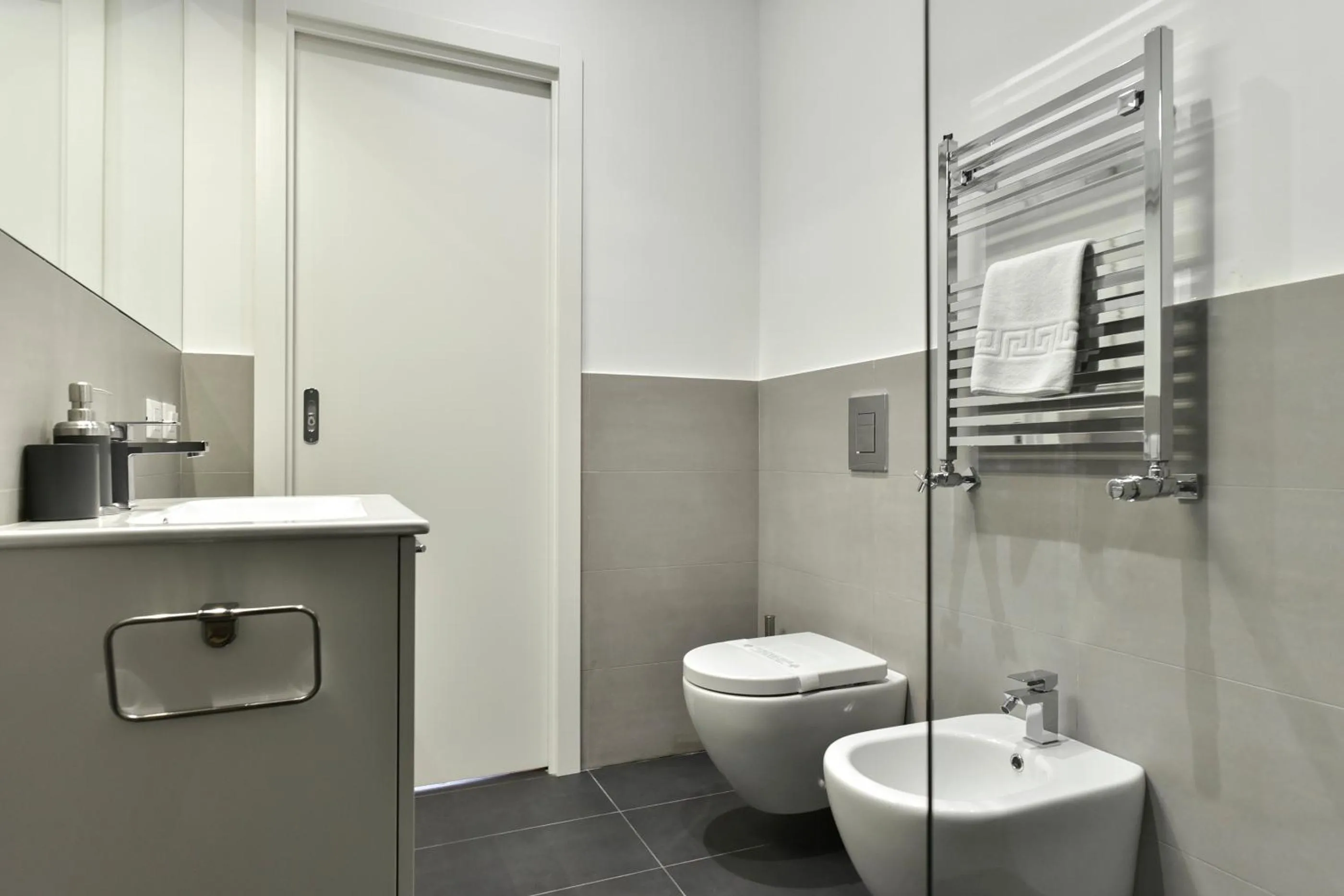 Shower in Campo de' Fiori Brand New Apartment