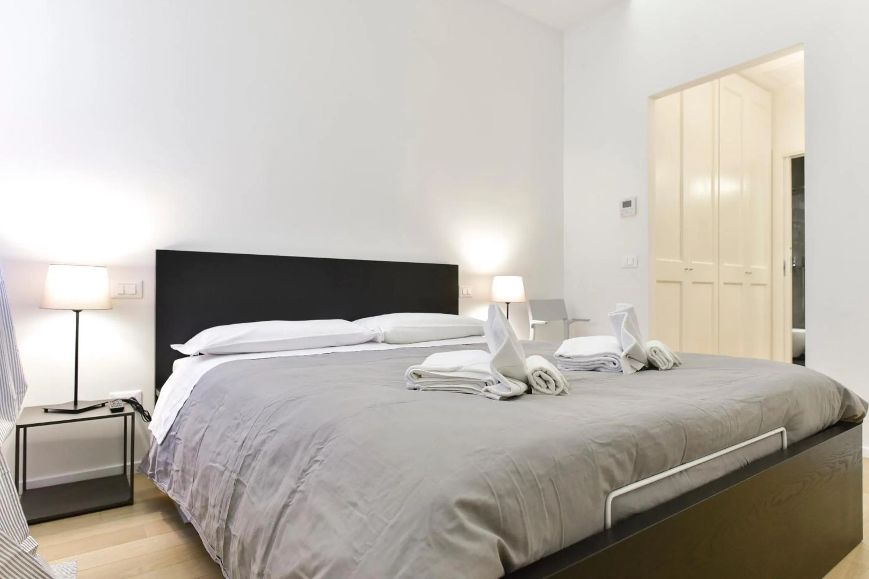 Bed in Campo de' Fiori Brand New Apartment
