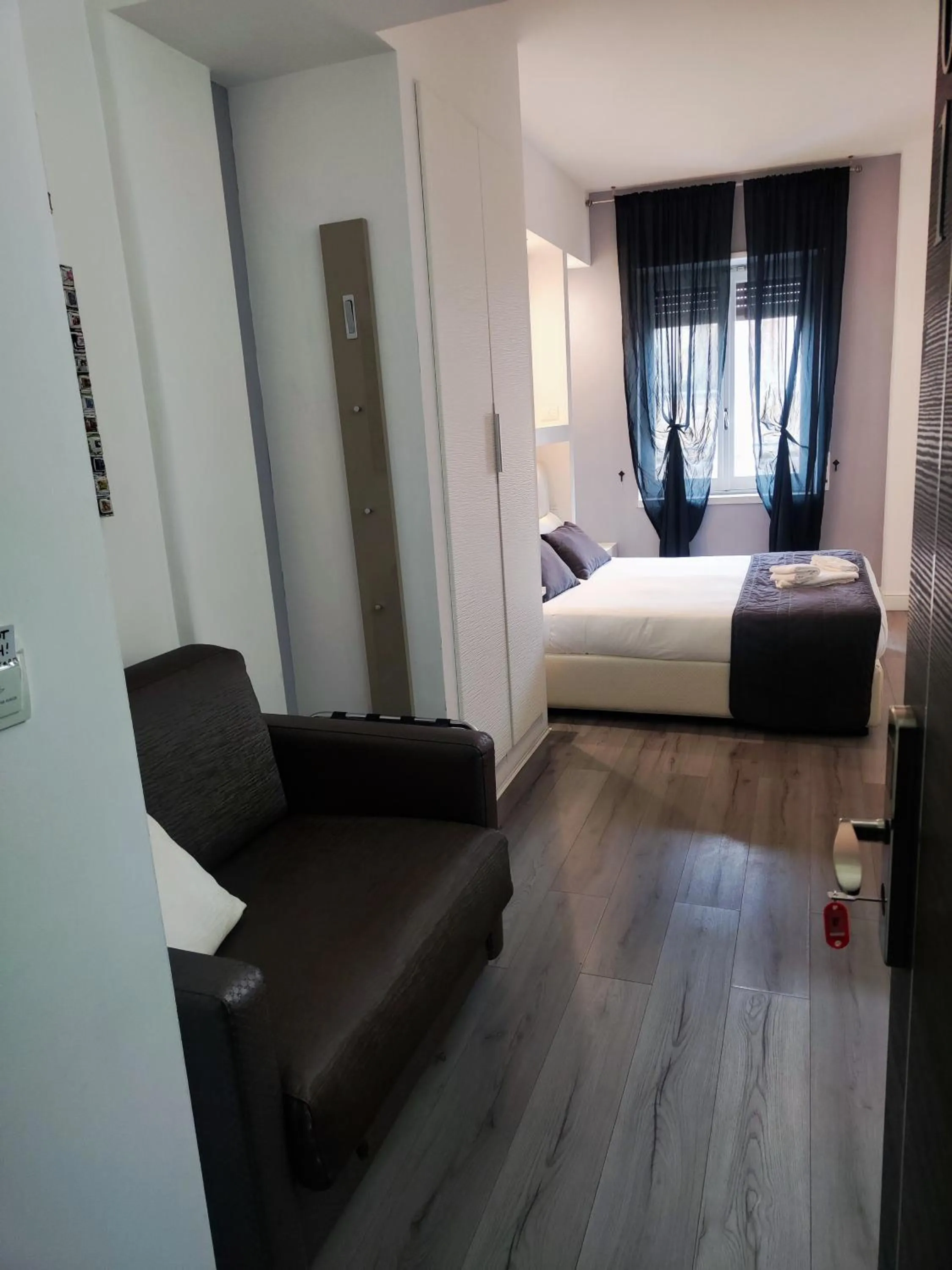 Seating area, Bed in Brunelleschi Holidays Hostel