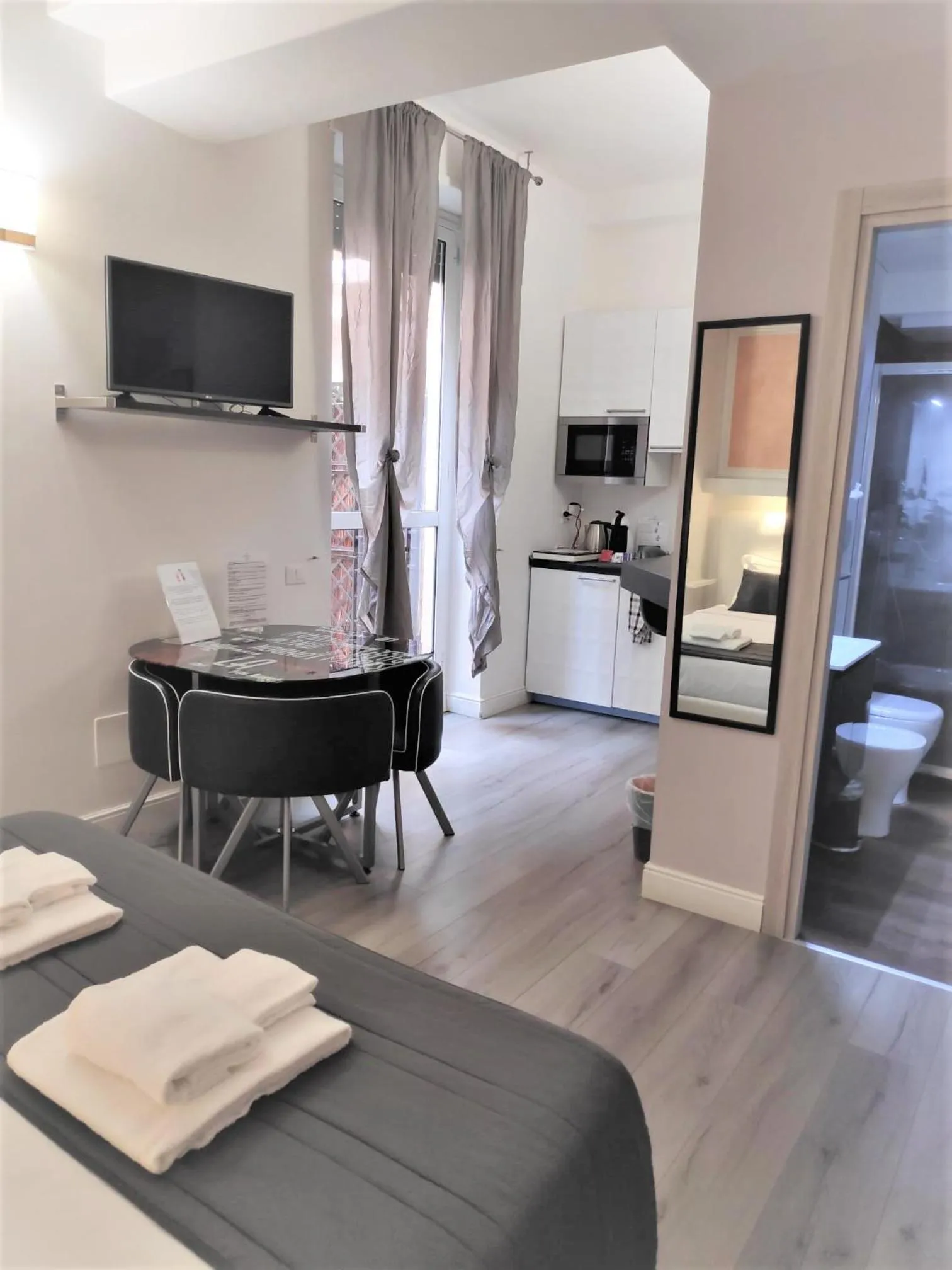 Bedroom, Bed in Brunelleschi Holidays Hostel