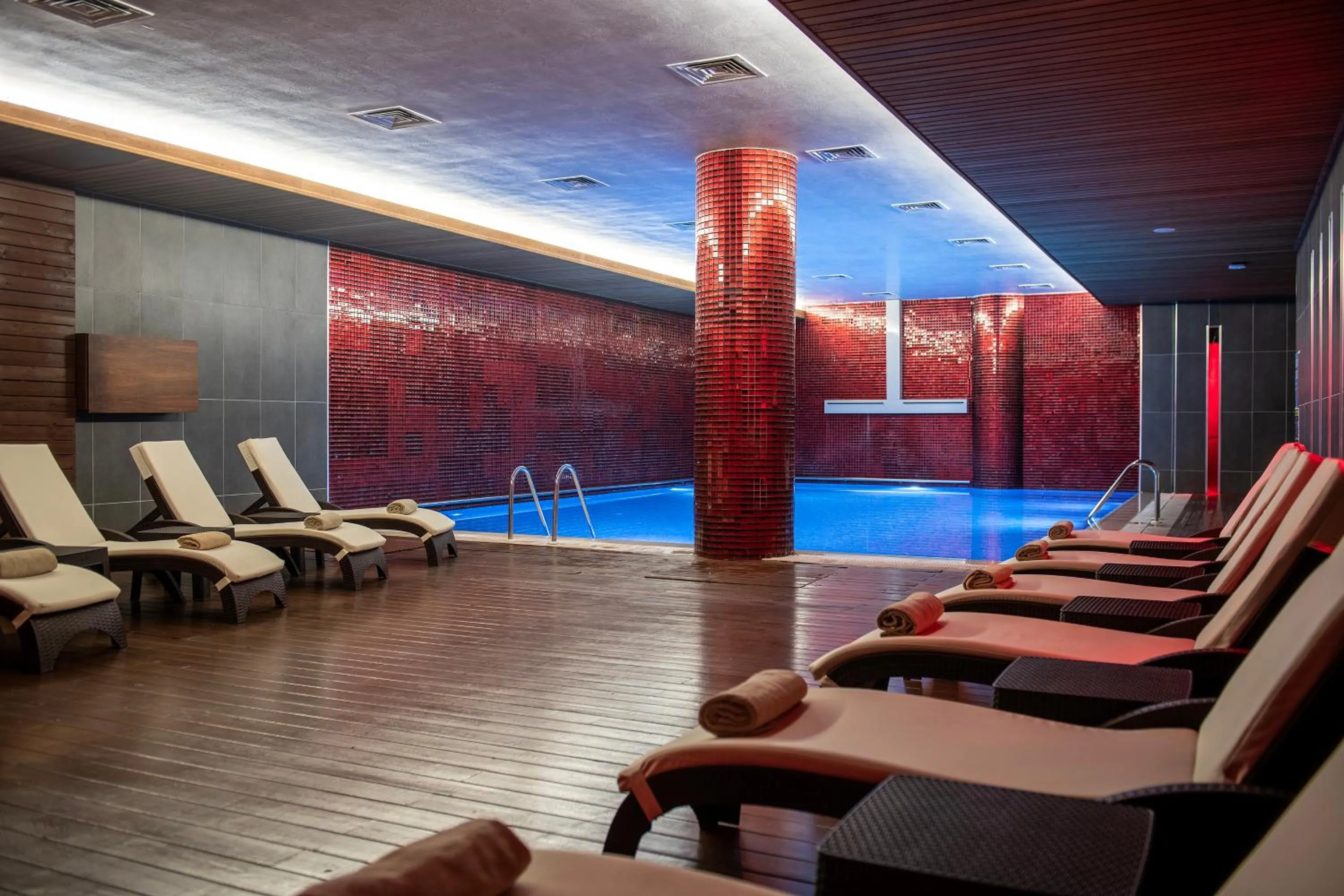 Swimming pool in Das 3917