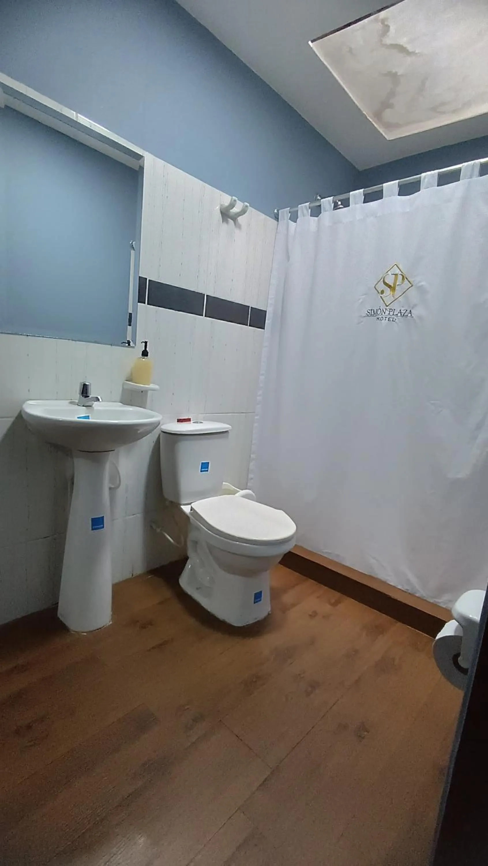 Bathroom in Hotel Simón Plaza