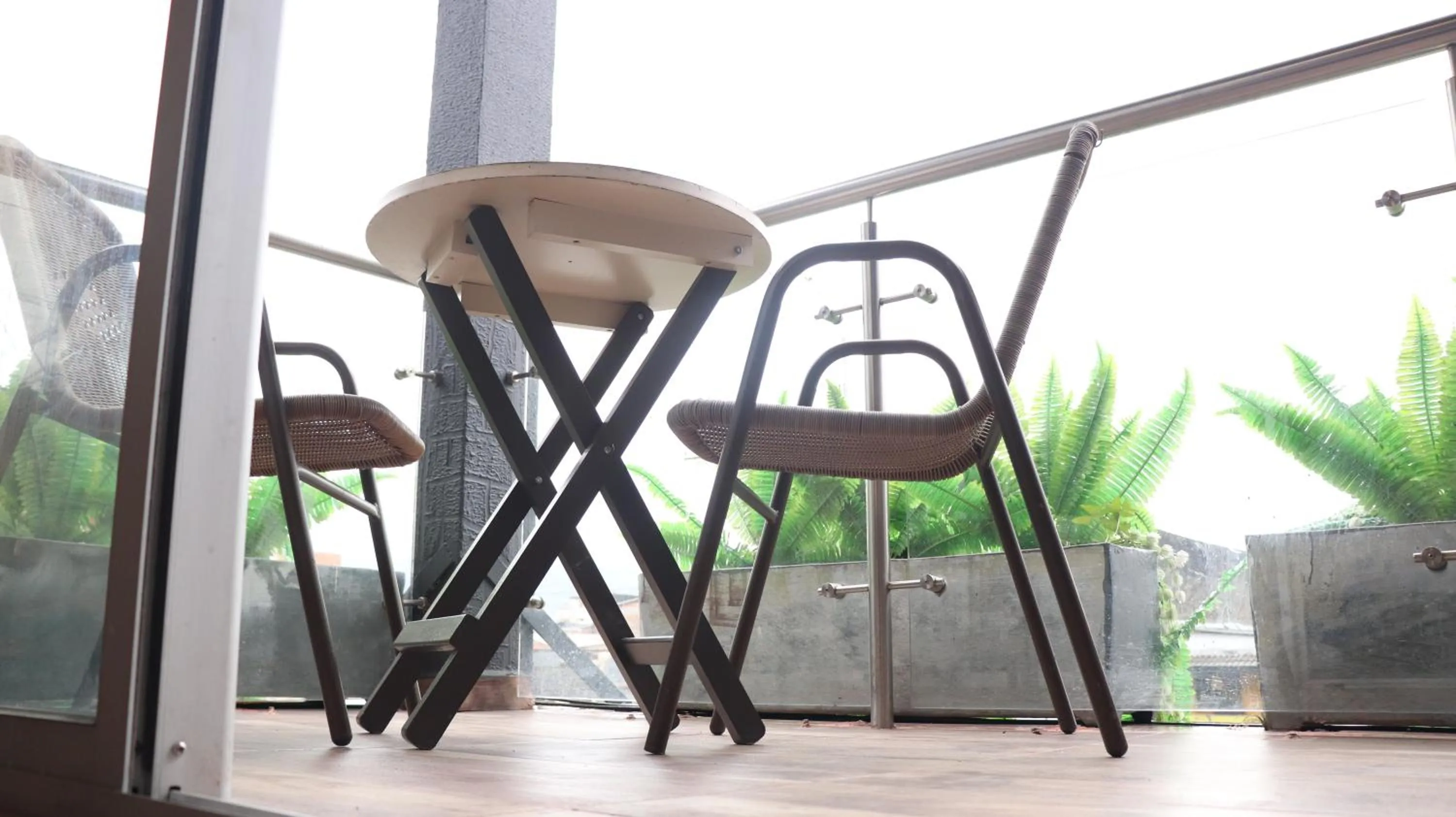 Seating area in Hotel Simón Plaza