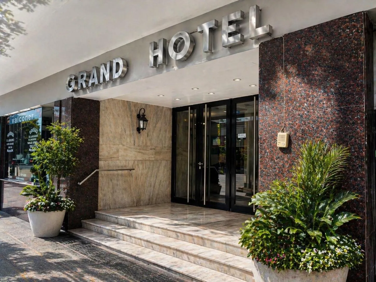 Facade/entrance in Grand Hotel by MH