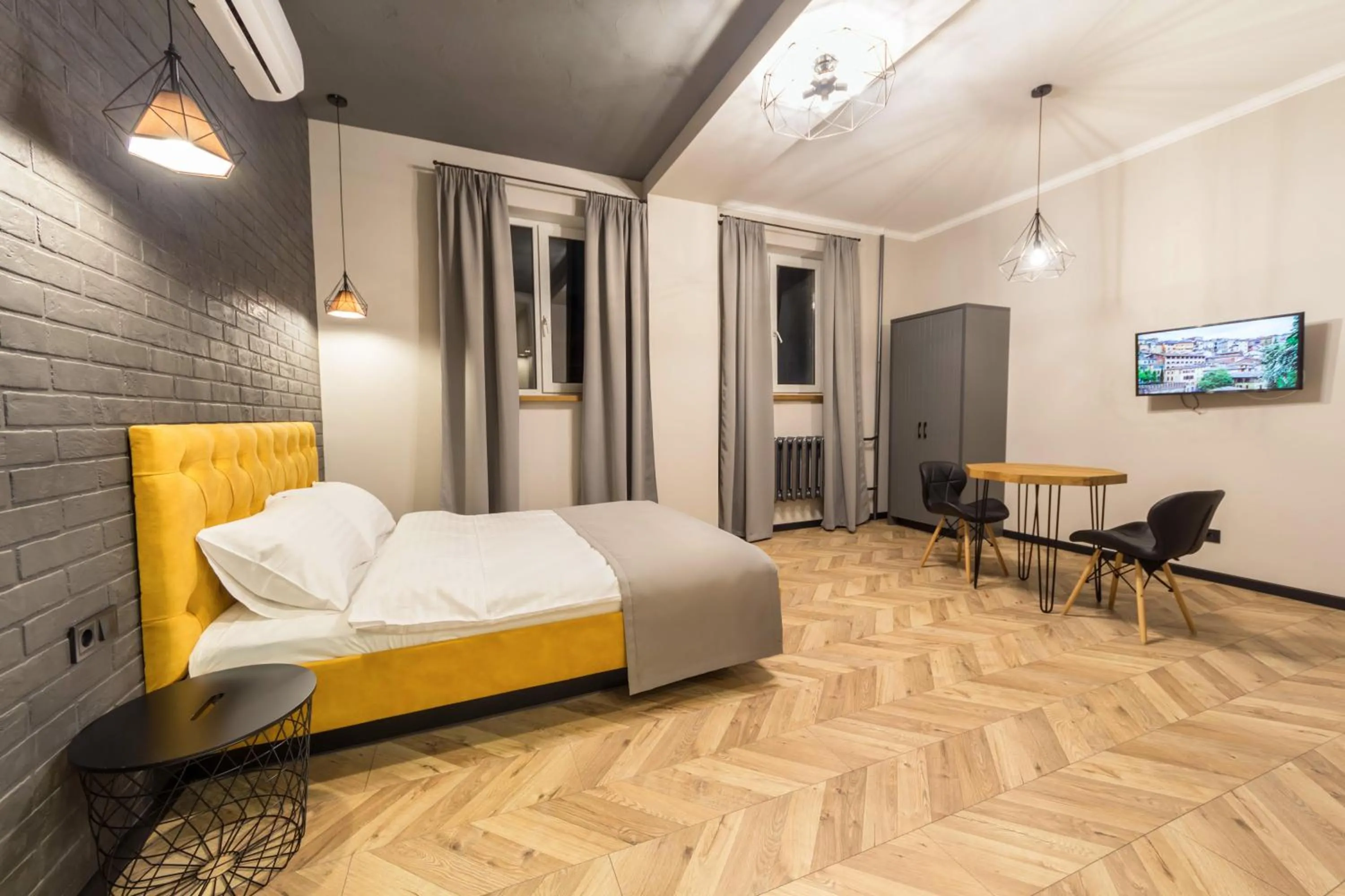 Deluxe Double Studio - Mykhailivska str. 24V in DayFlat Apartments on Mykhailivs'ka