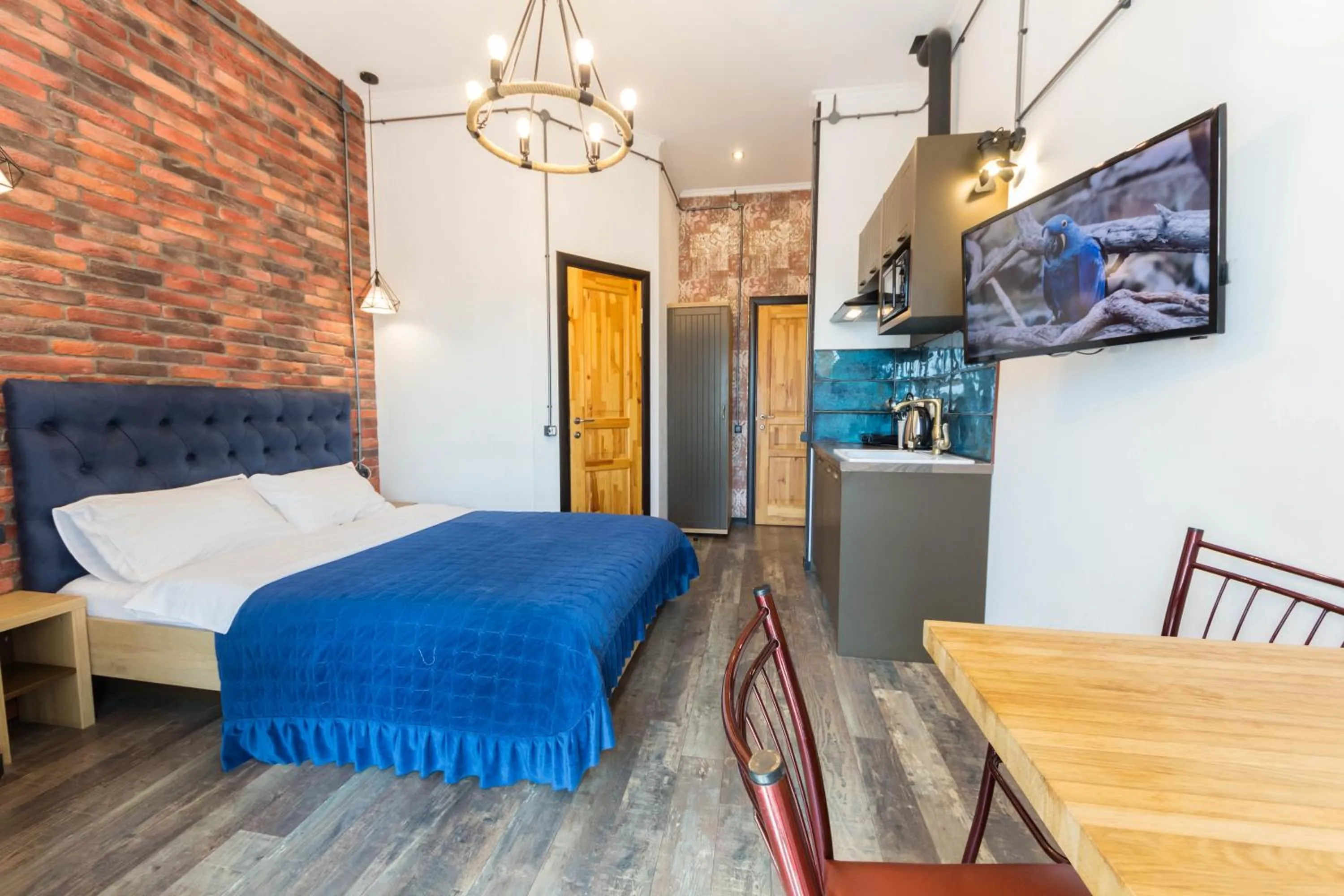 Loft Apartment with Balcony - Mykhailivs'ka St, 24V in DayFlat Apartments on Mykhailivs'ka