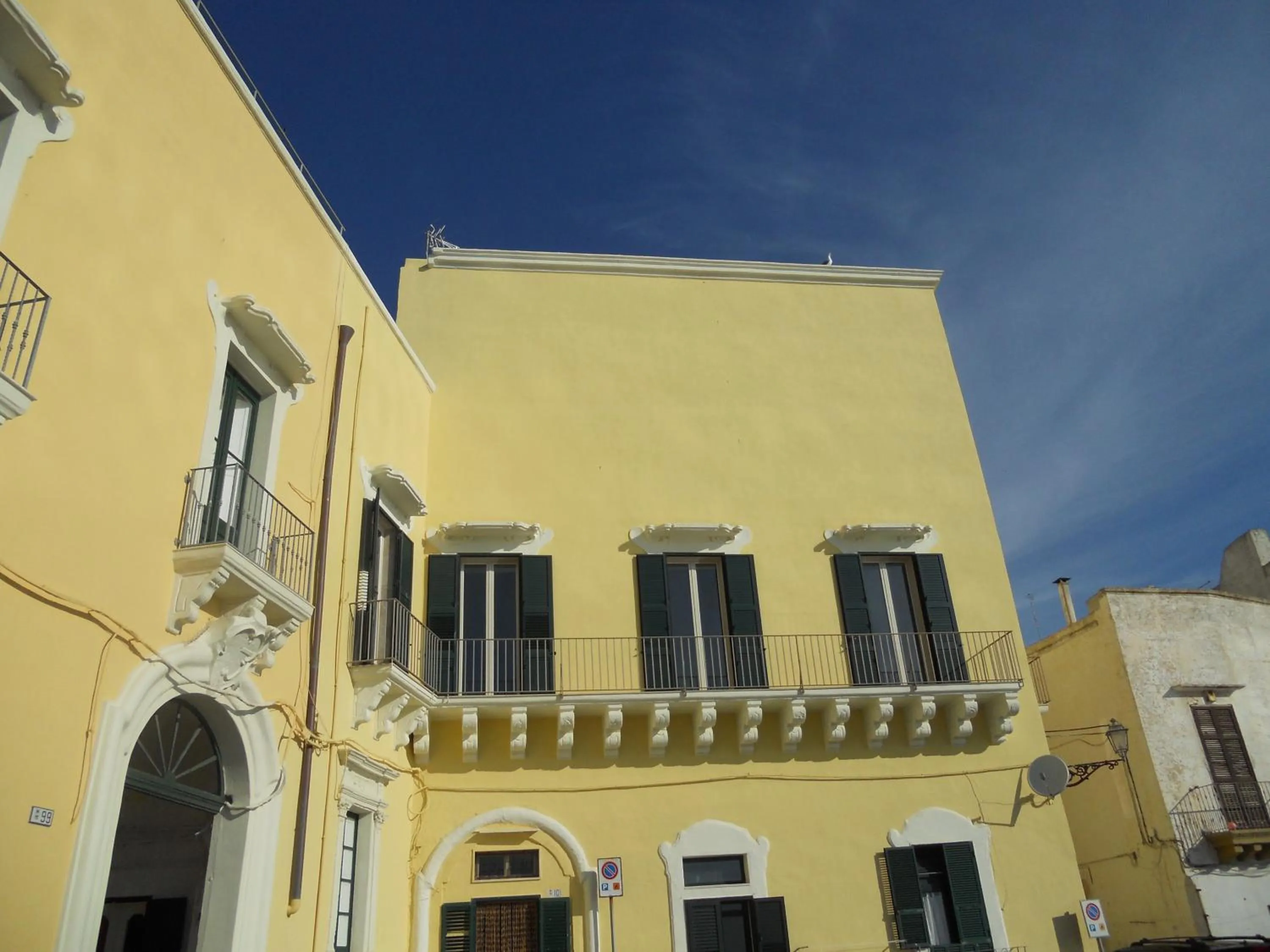 Property building in Palazzo De Tomasi B&B