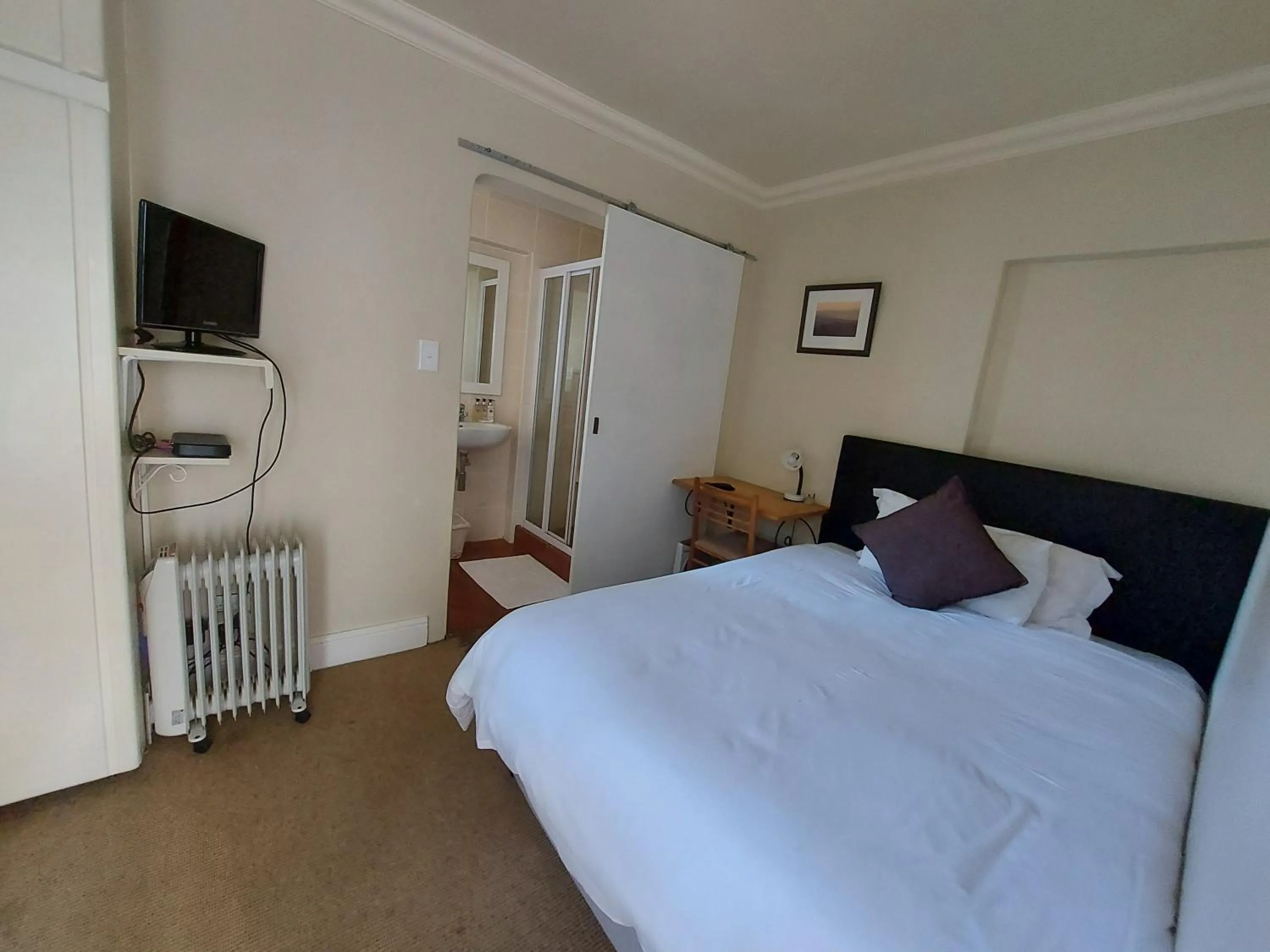 Bedroom, Bed in Newlands Guest House