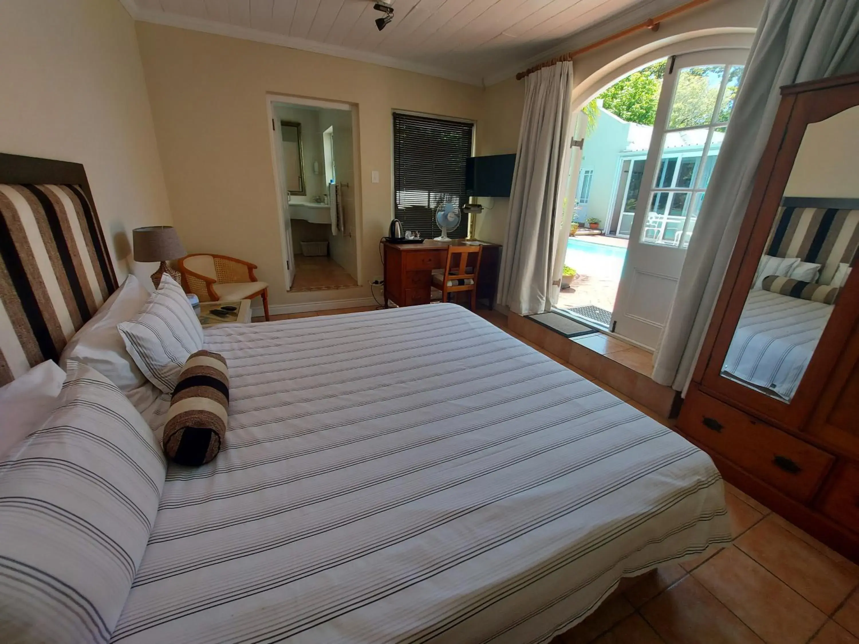 Deluxe Double Room with Shower - single occupancy in Newlands Guest House Deluxe Double Room with Shower - single occupancy in Newlands Guest House