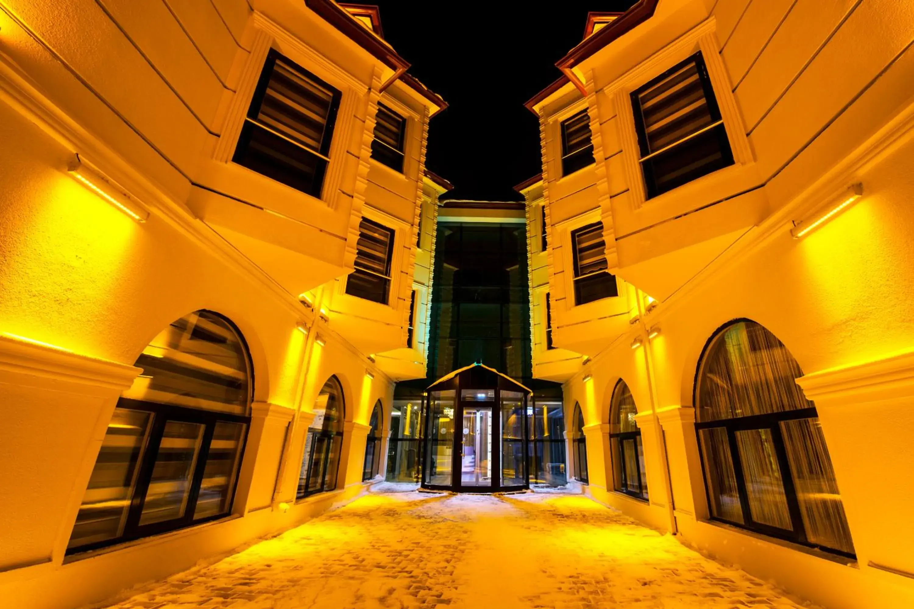 Property building in Kars-i Si̇ri̇n Otel Property building in Kars-i Si̇ri̇n Otel