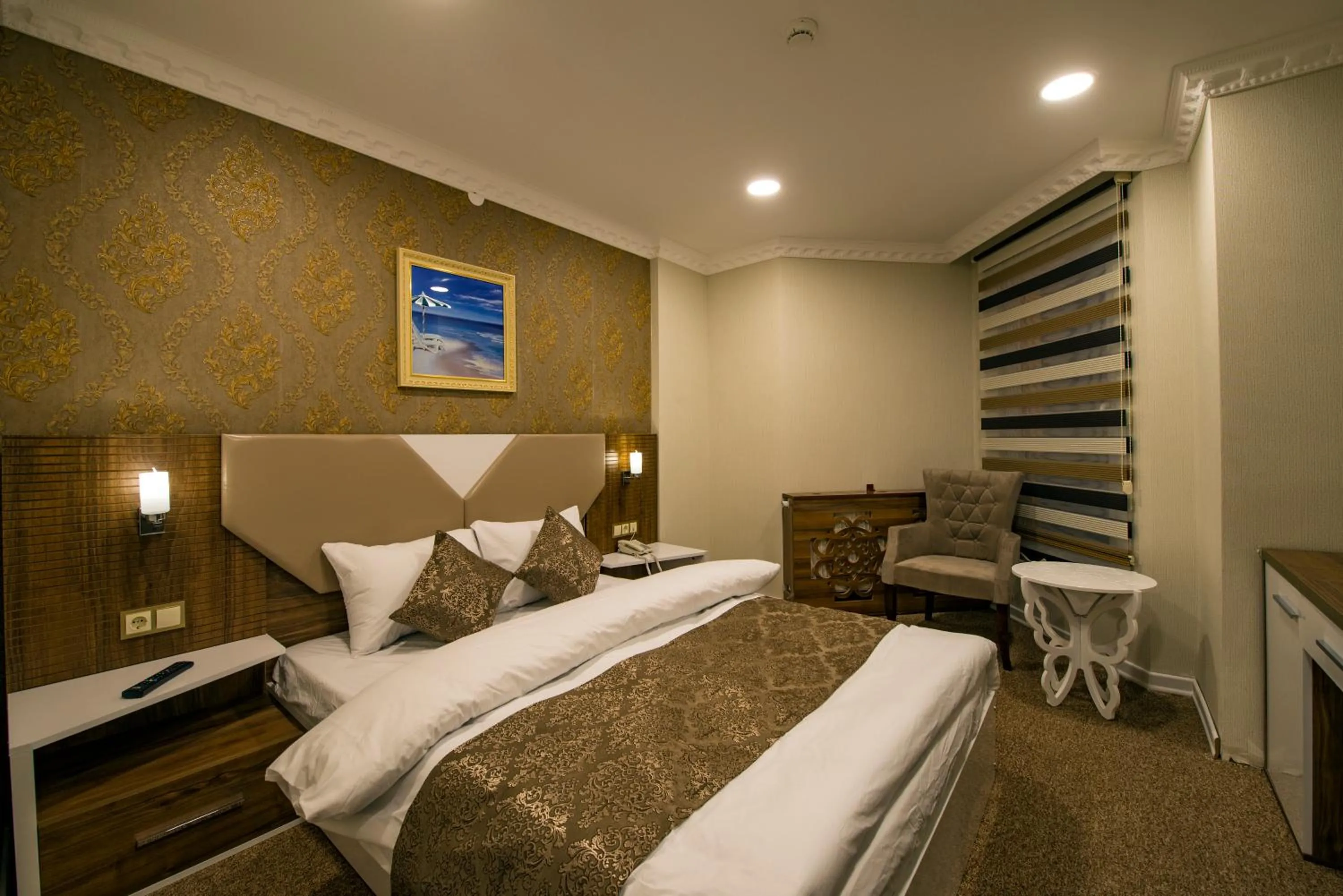Bed in Kars-i Si̇ri̇n Otel